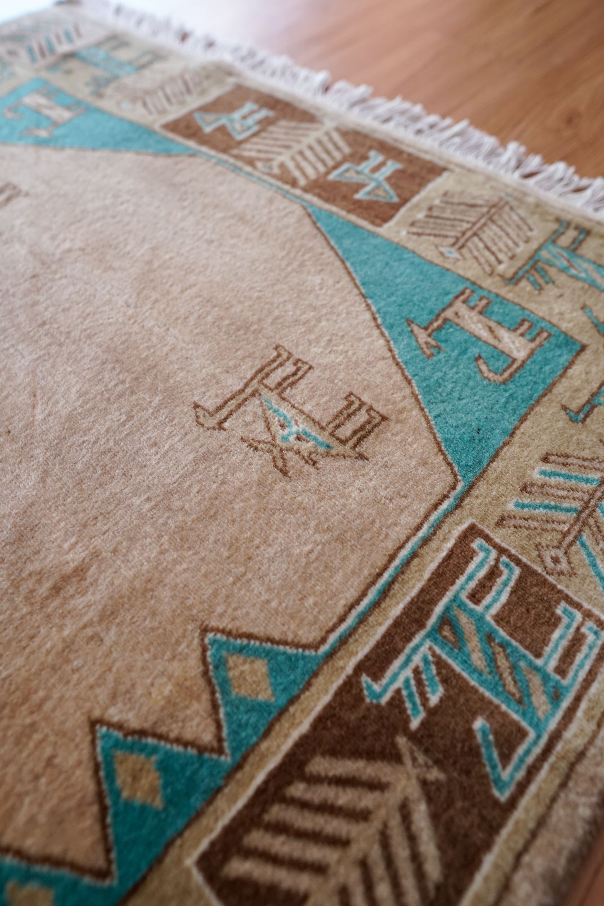 Collection 129×81cm パキスタン手織り絨毯 ベージュ＆ターコイズ モダンボーダーデザイン
