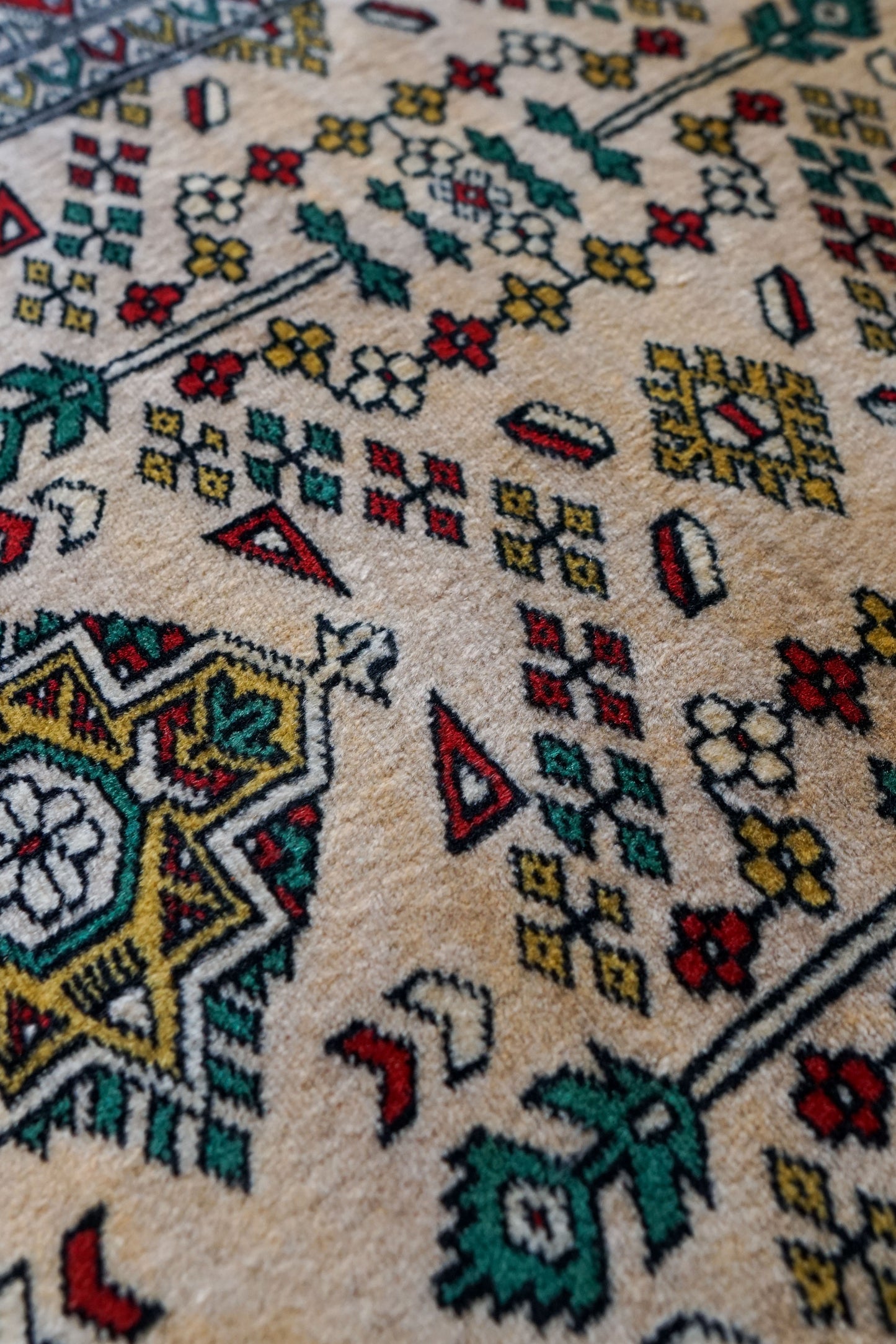 パキスタン手織り絨毯 122×78cm