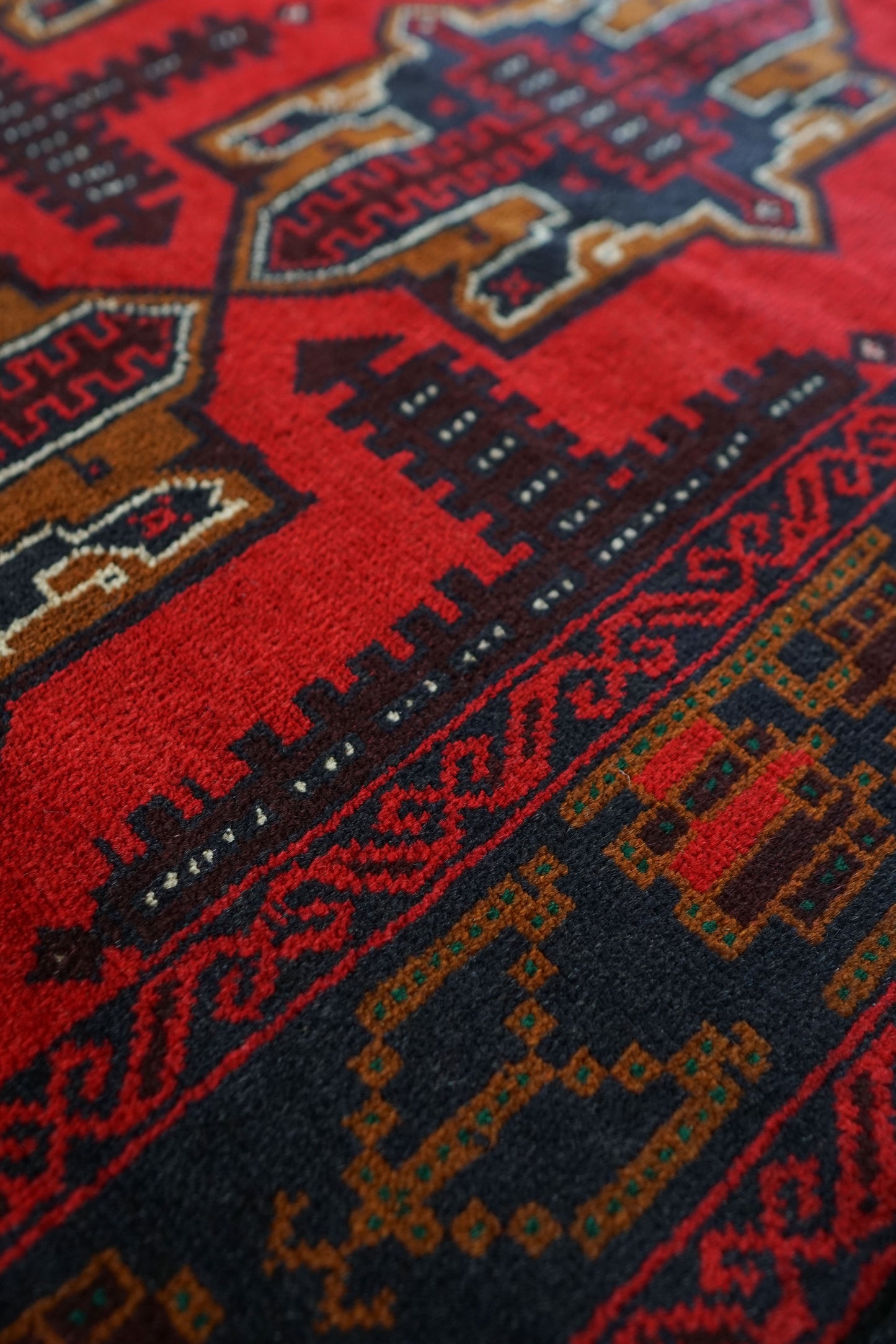 ペルシャ絨毯 バルーチ トライバルラグ 187×114cm