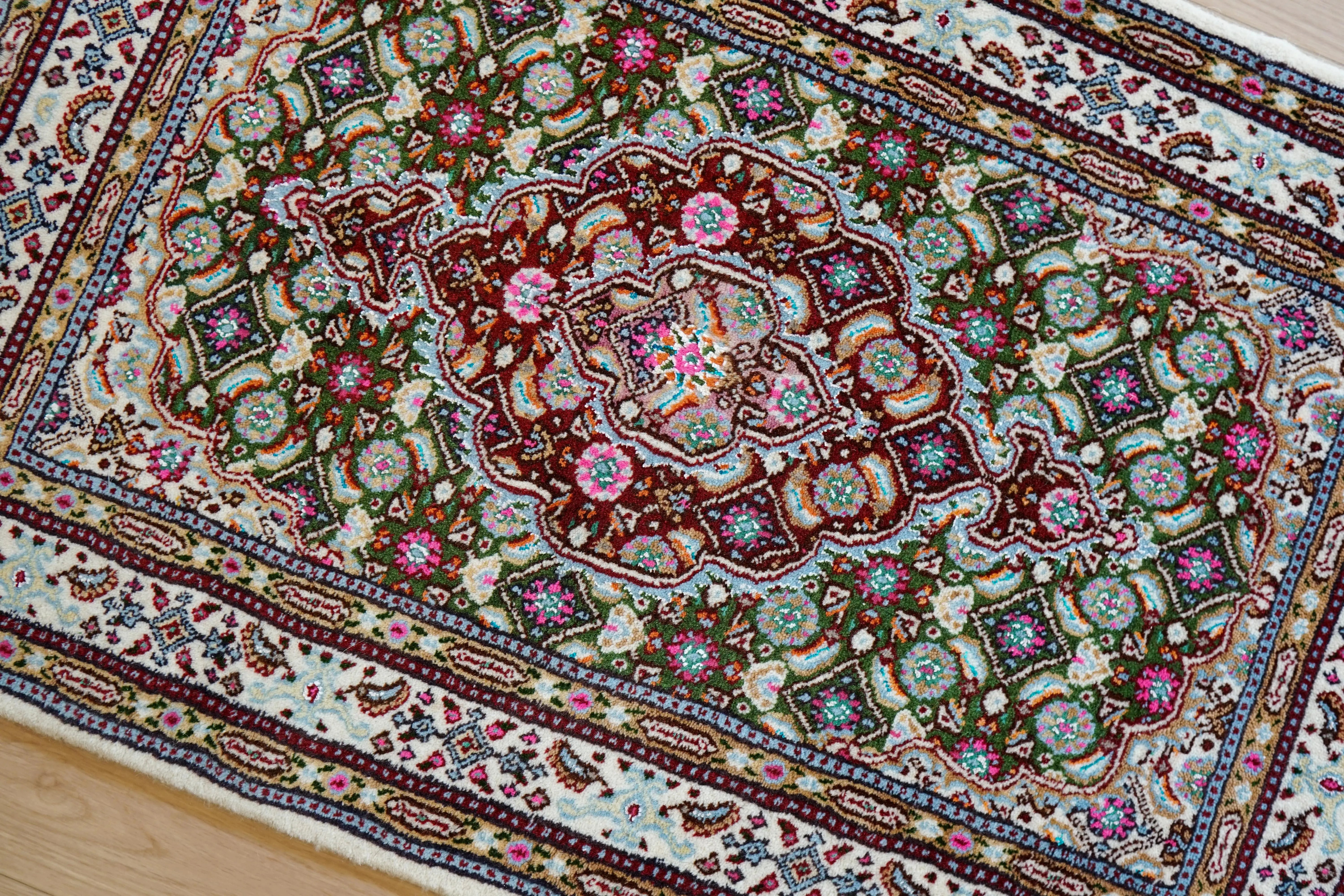 ペルシャ 手織り絨毯 ムード産 高級ウール使用 伝統幾何学模様と職人技