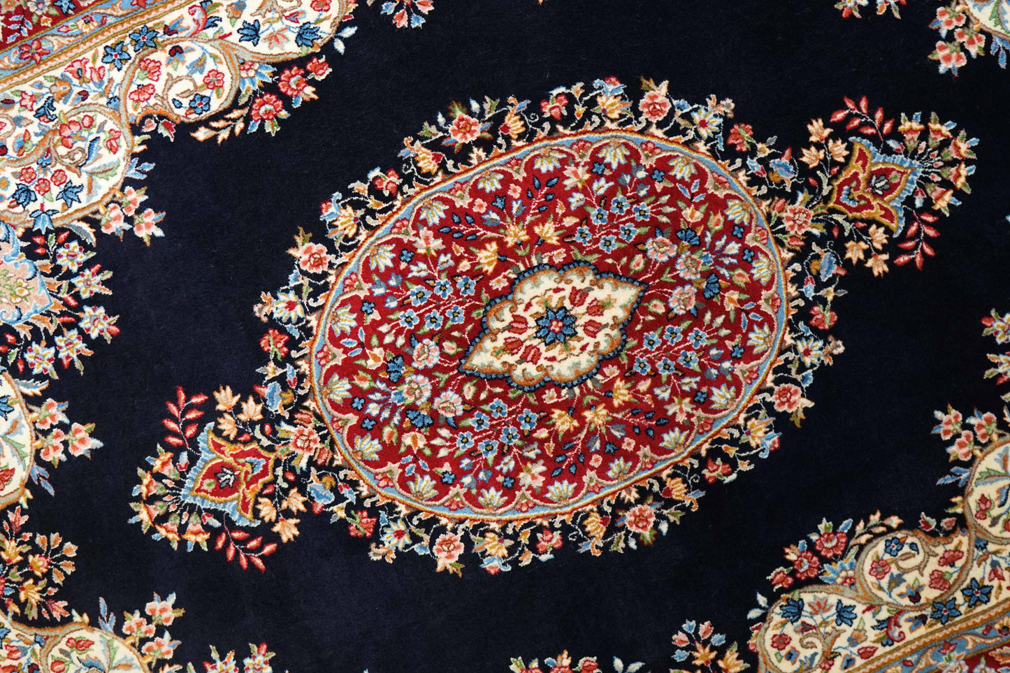 ペルシャ絨毯 ケルマン産 手織りメダリオン文様 245×180cm