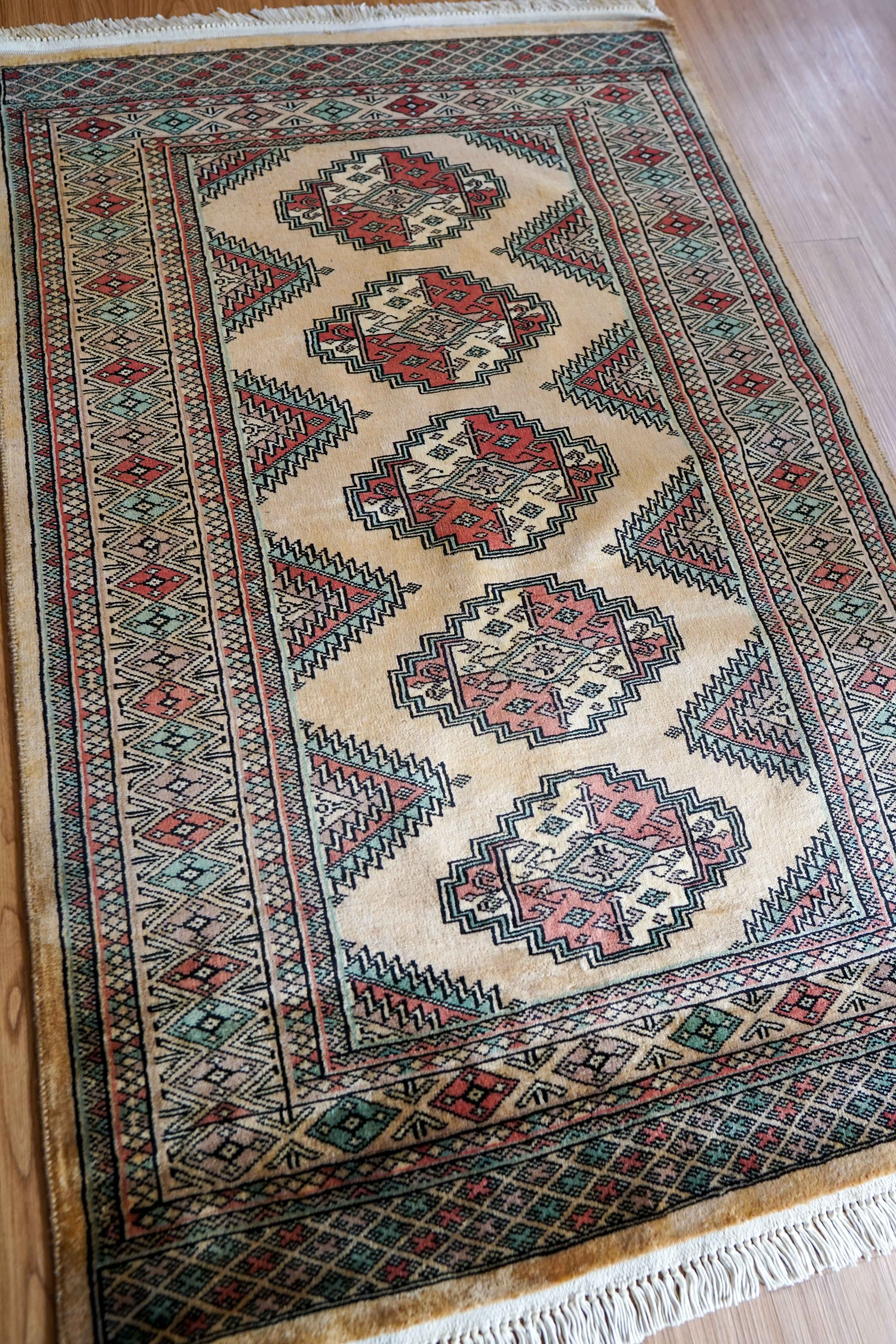 パキスタン手織り絨毯 ジャルダール柄 メリノウール 123×80cm – Decorworks