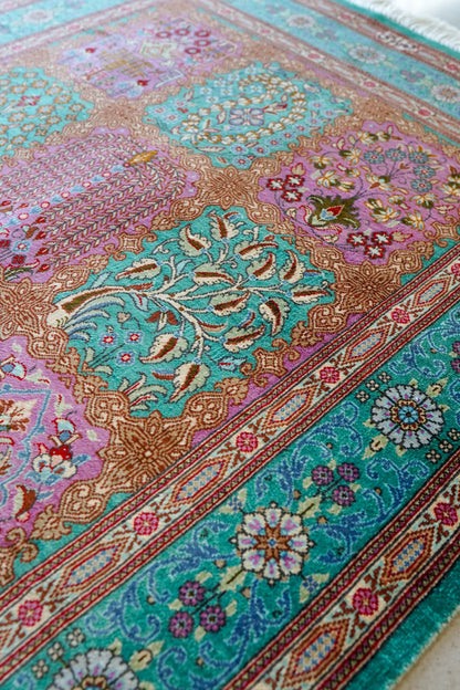 121×76㎝　【ペルシャ絨毯　クム産　ババイ房　シルク 100%　】証明書付 Decorworks