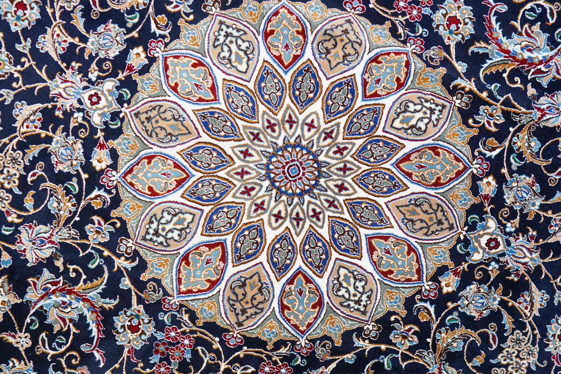  ペルシャ絨毯 ナイン産 250×200cm｜ウール×シルク・繊細メダリオンの伝統デザイン