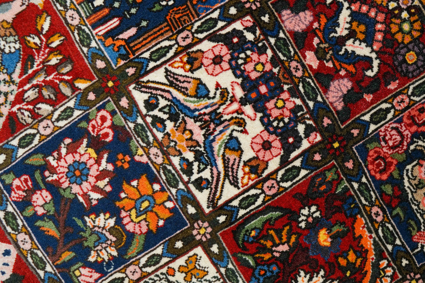  ペルシャ絨毯 バクティアリ産 202×136cm