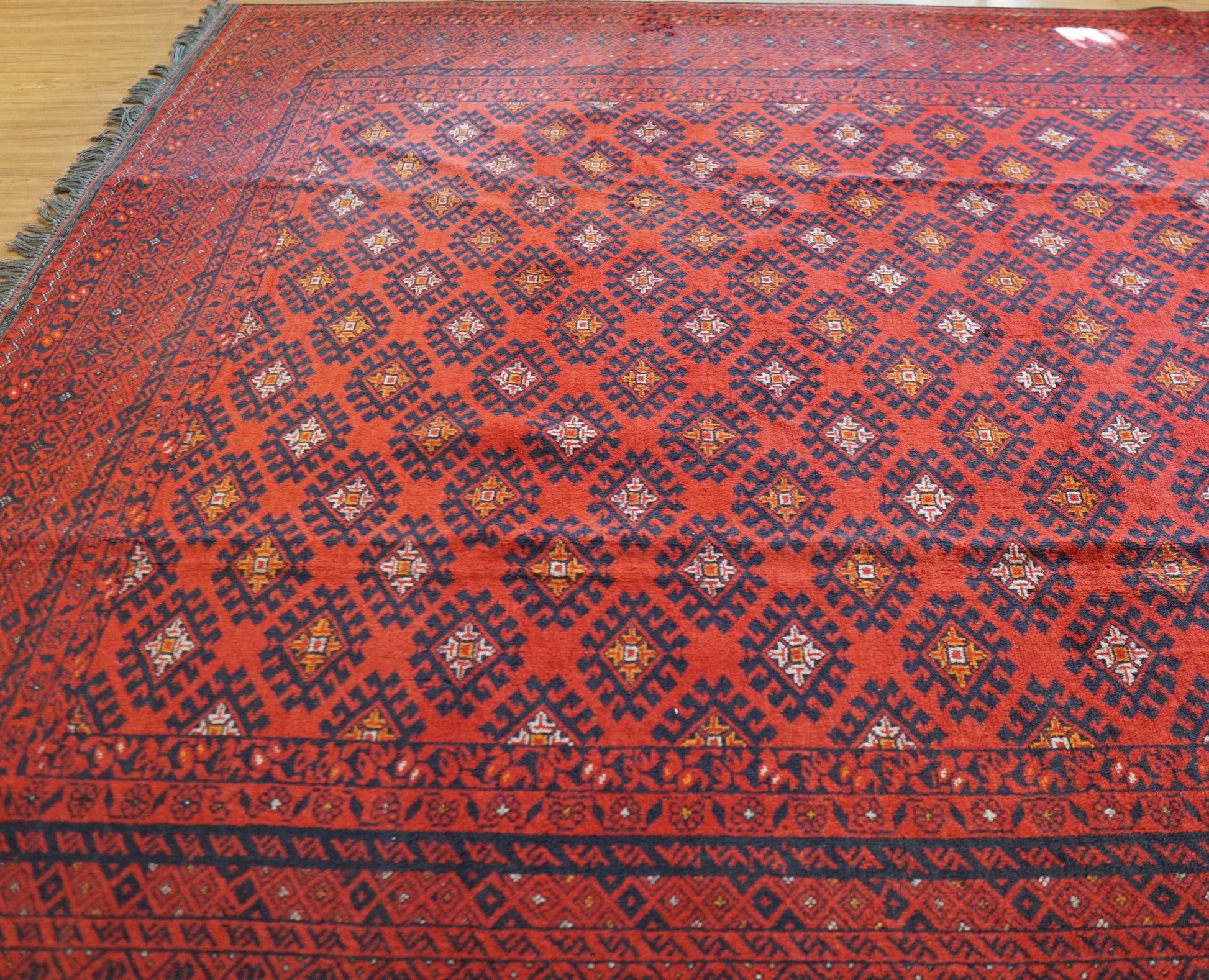  ペルシャ手織りトルケメンラグ 285×195cm　｜深紅に映える伝統文様のトライバルラグ