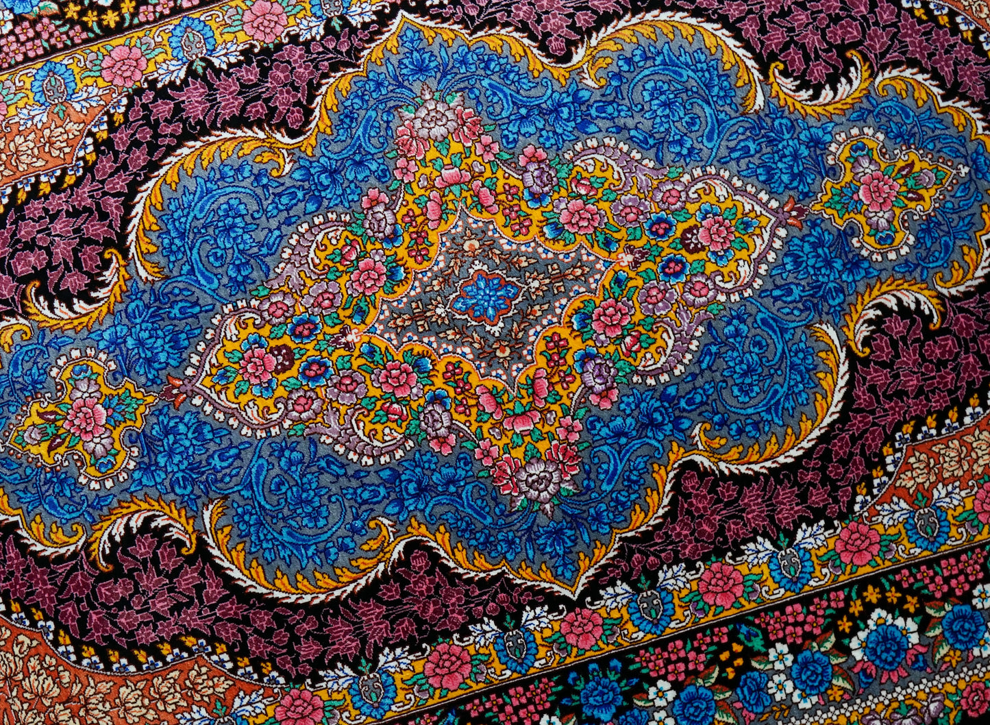 123×78cm　 ペルシャ絨毯クム産シルク 100%　 Decorworks