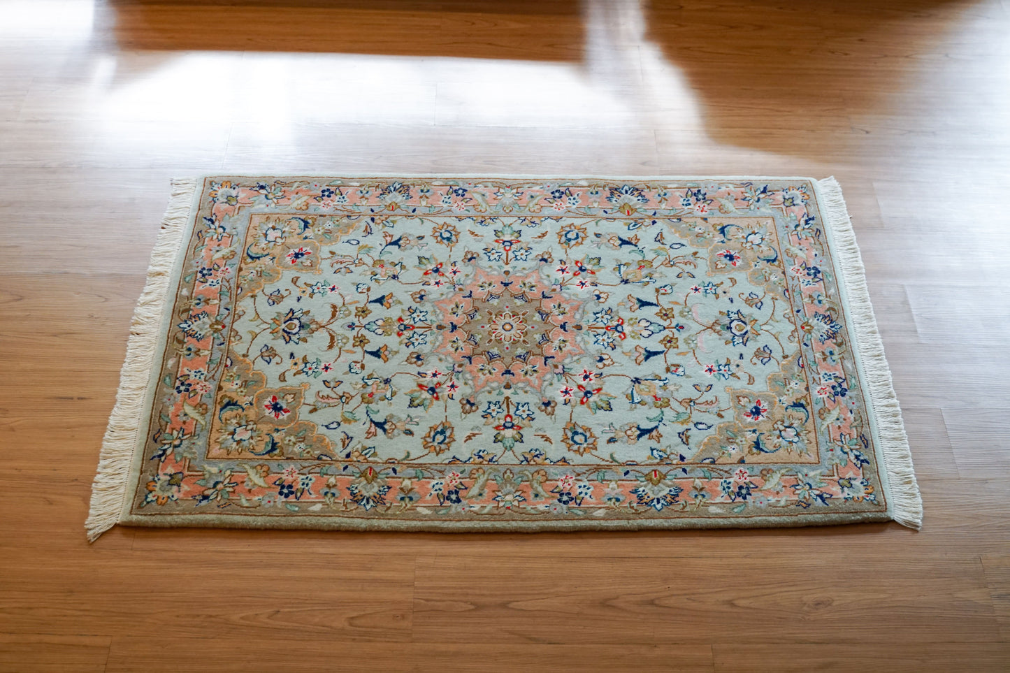 Collection ペルシャ絨毯 カシャーン産 130×85cm ｜ ウールとシルクが織りなす柔らかな光と伝統の花文様