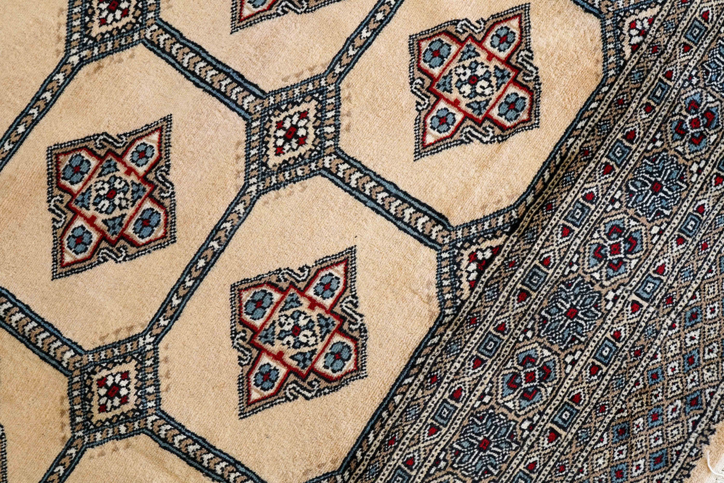  パキスタン手織り絨毯 ジャルダールデザイン ウールラグ 233×196cm