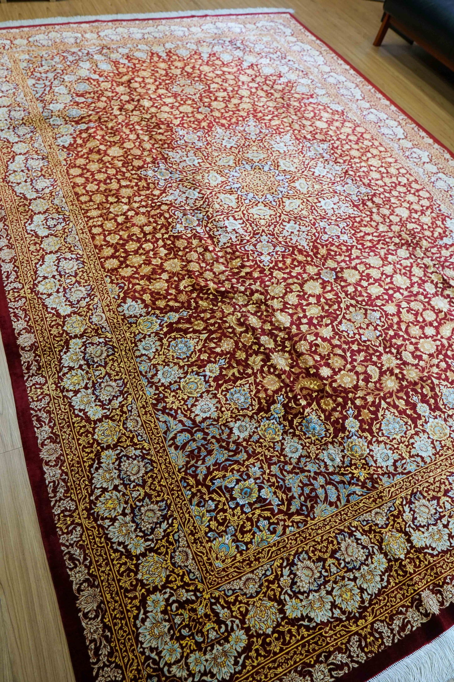 手織りペルシャ絨毯 クム産 アフマディ工房 100％シルク 300×204cm｜総シルク 大判サイズ｜精密メダリオンデザイン