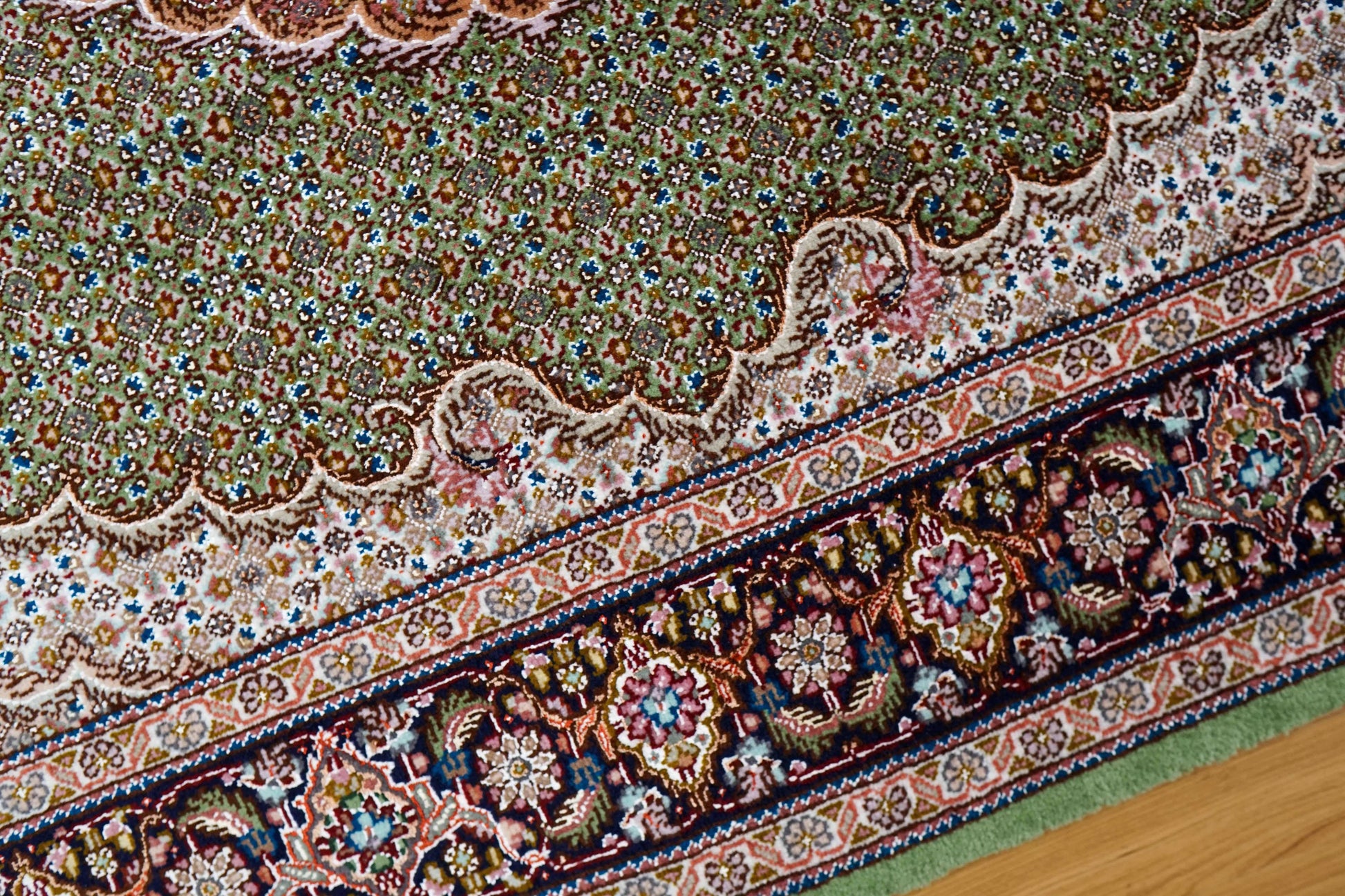  ペルシャ手織り絨毯 タブリーズ産 225×155cm