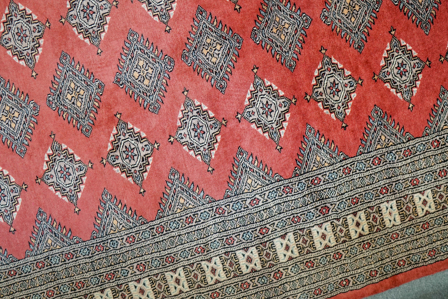 Collection パキスタン手織り絨毯 302×245cm トライバルデザイン ウールラグ