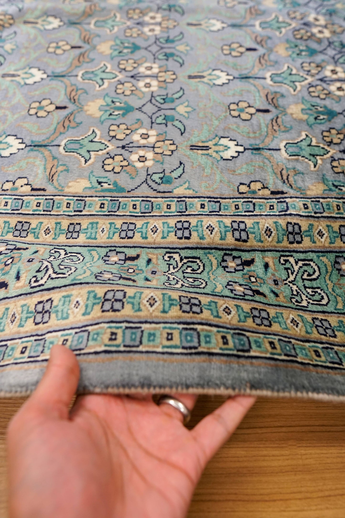  パキスタン手織り絨毯 175×127cm