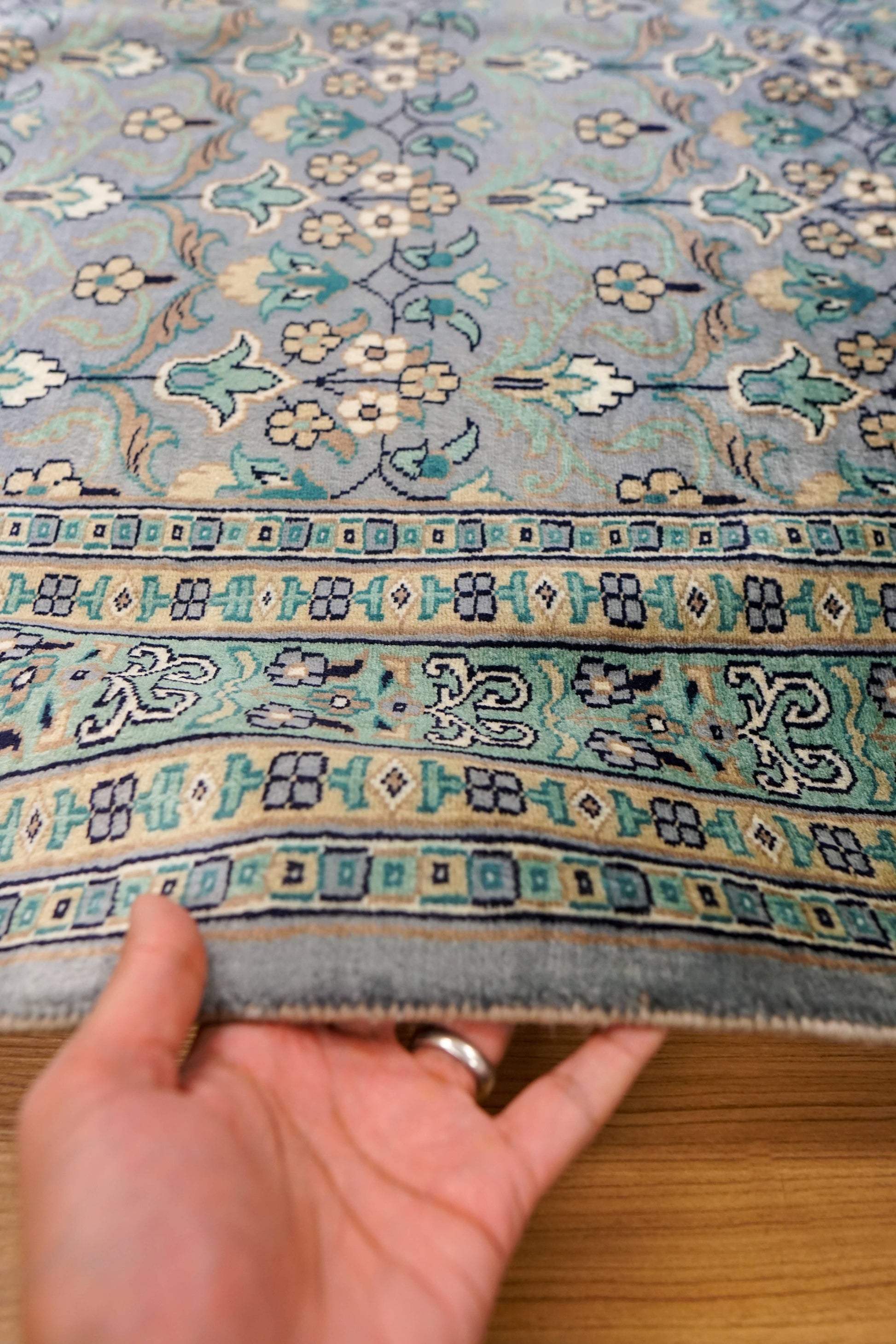  パキスタン手織り絨毯 175×127cm