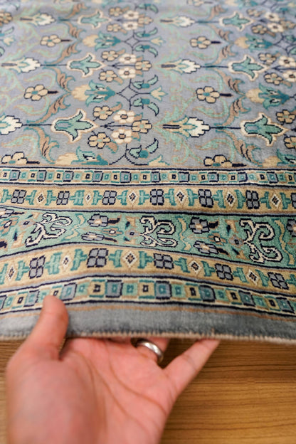  パキスタン手織り絨毯 175×127cm