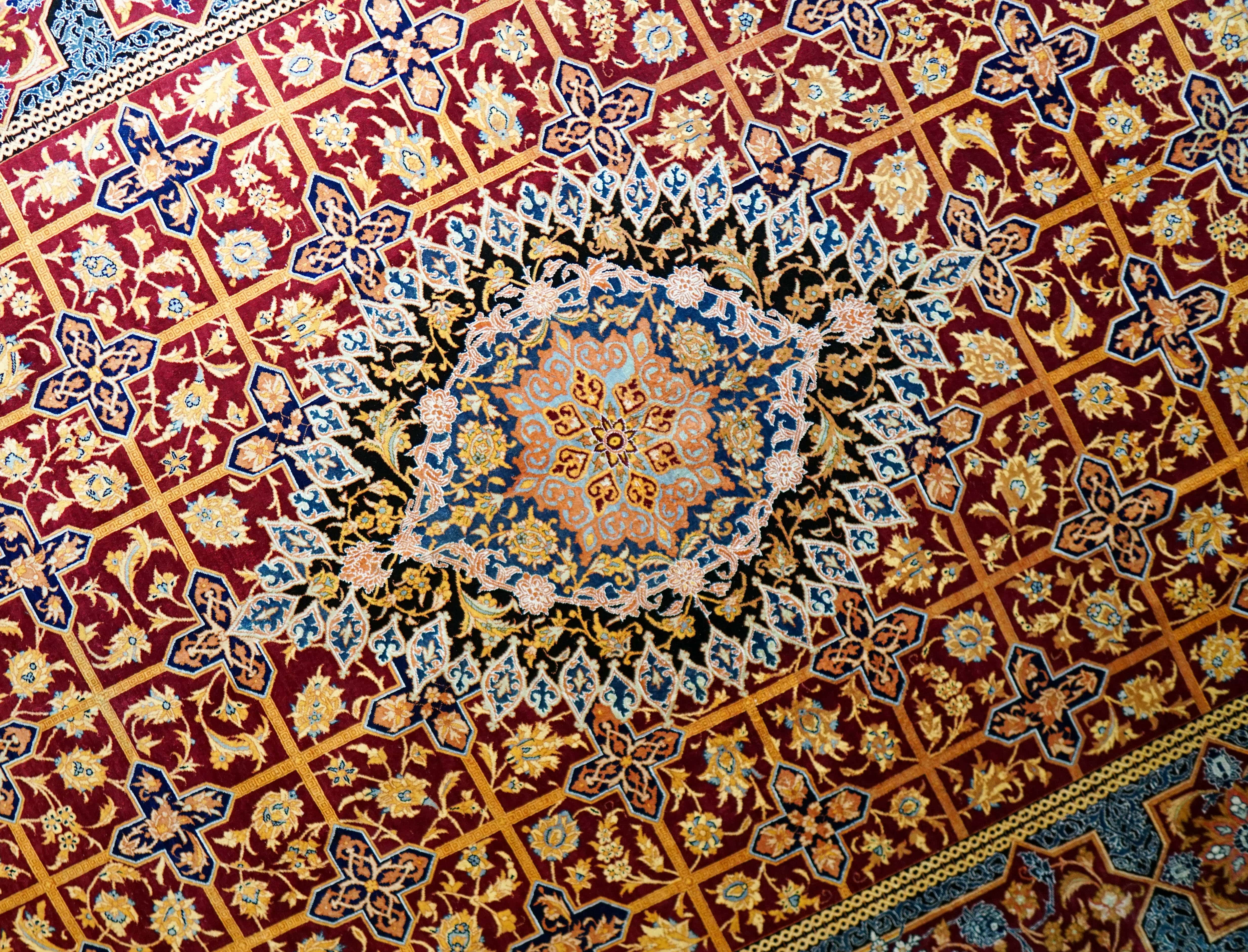 手織りペルシャ絨毯 クム産 【シルク】ラミニ工房 197×132cm ｜ 証明