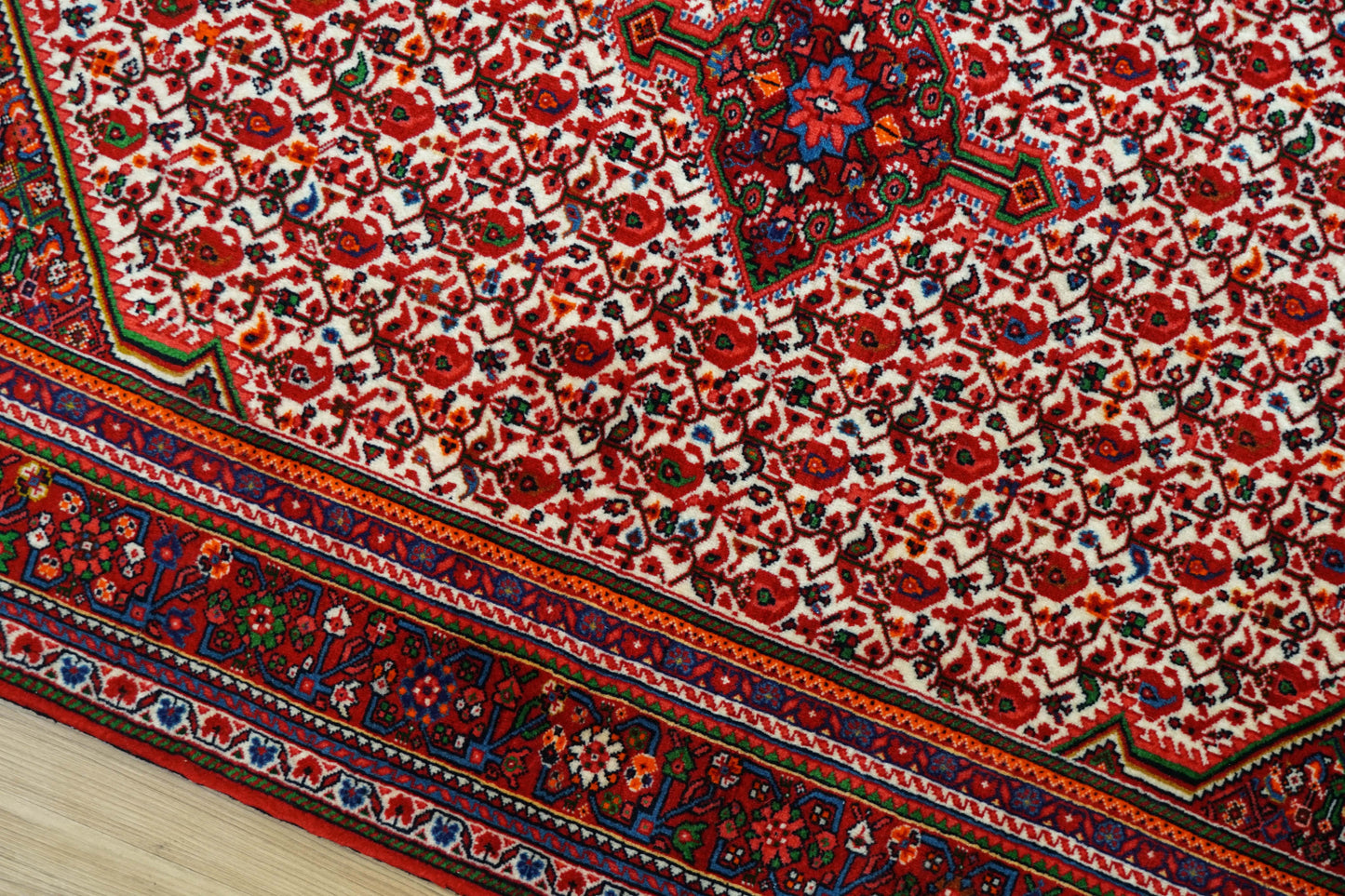  ペルシャ絨毯 ジョーザン産 165×108cm  伝統の花文様が織りなす上質ウールラグ