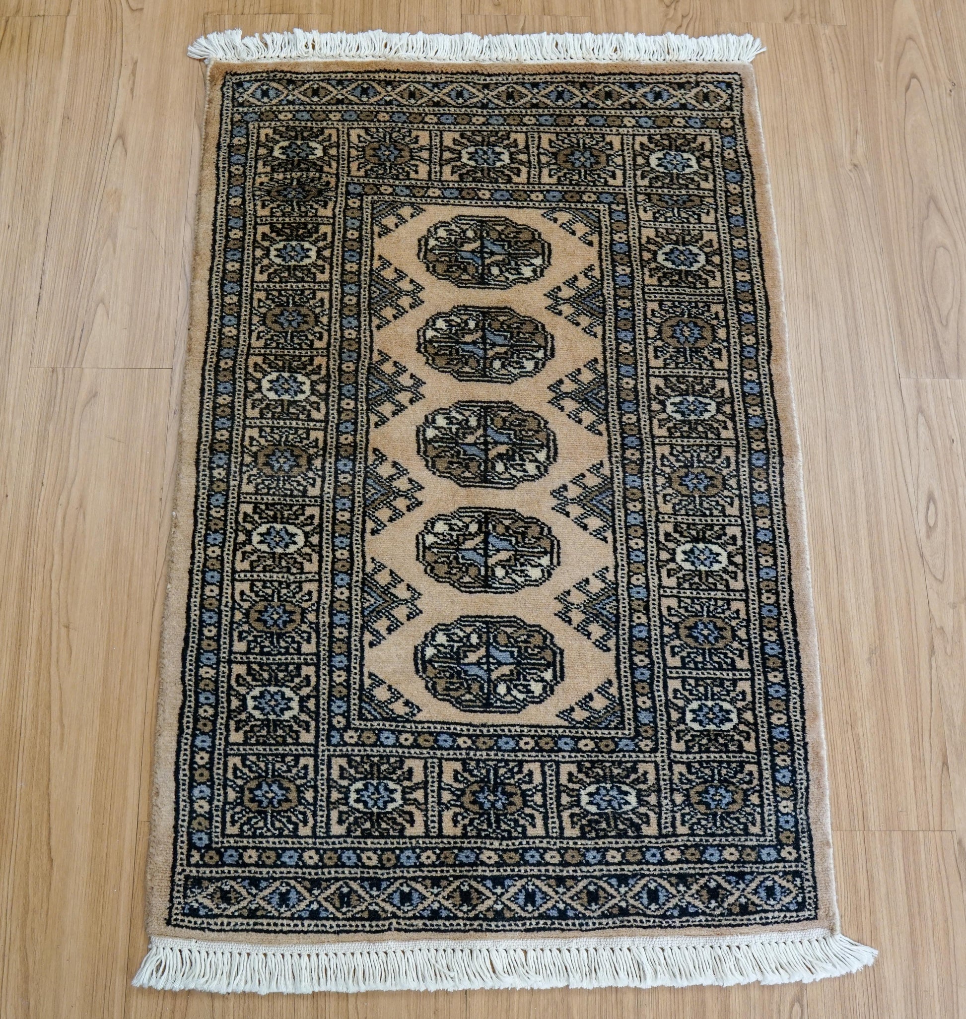  パキスタン手織り絨毯 93×62cm