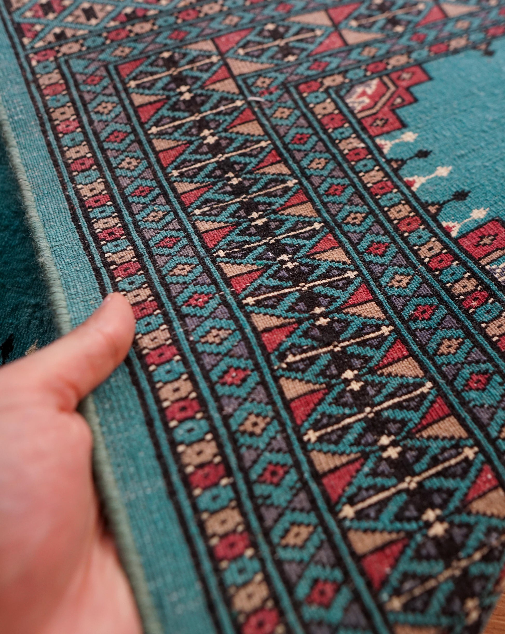  パキスタン手織り絨毯　122×82cm — ランプ文様が彩る上質ウールラグ