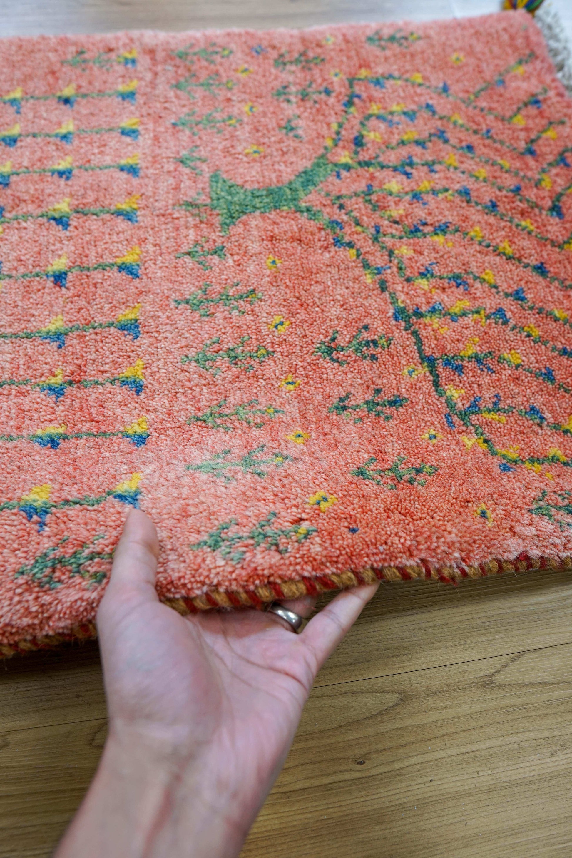  ペルシャ手織りギャッベ アマレ族 77×52生命の木デザイン 玄関マットギャベ