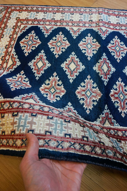  パキスタン手織り絨毯　 93×61cm