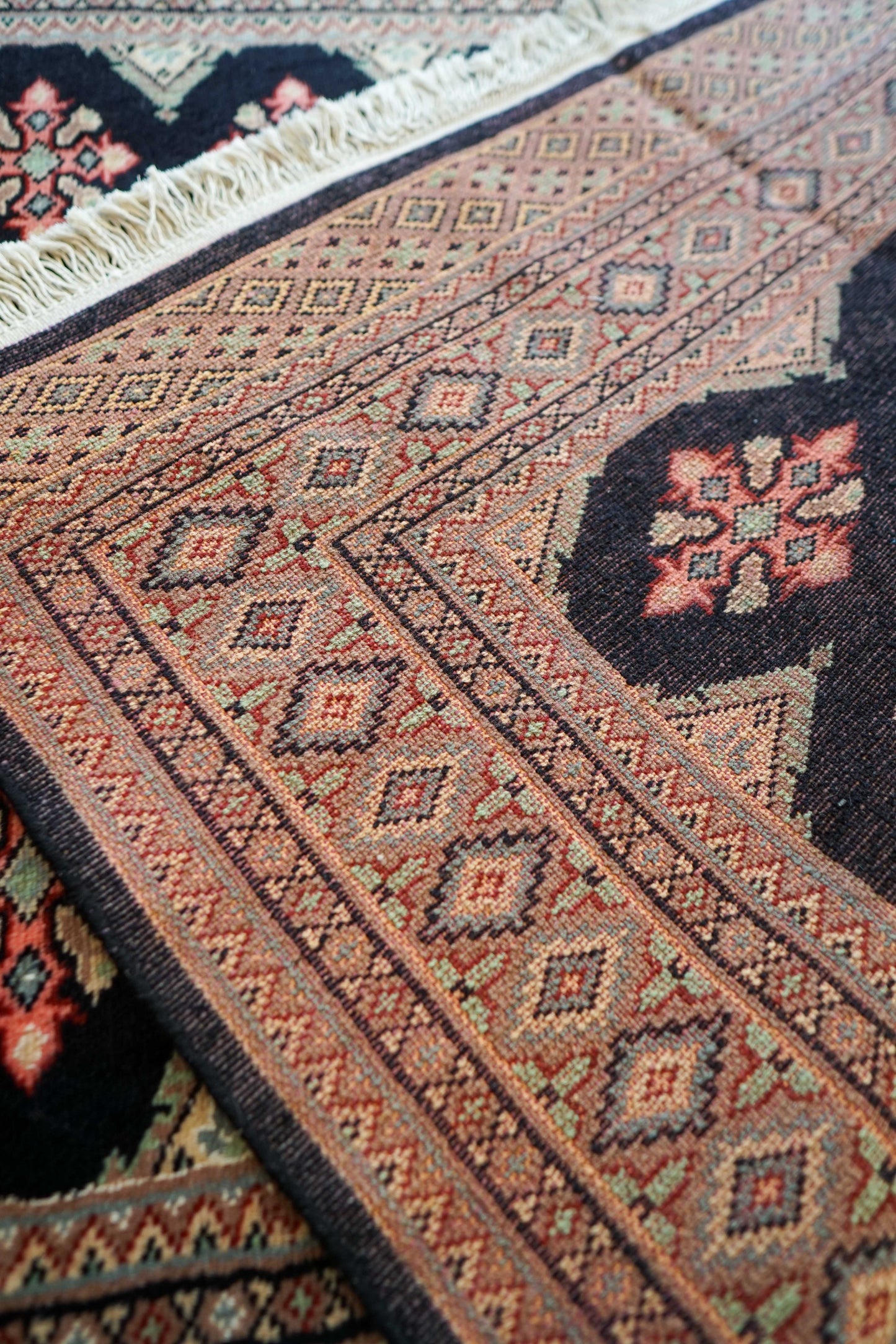 パキスタン手織り絨毯 181×121cm　