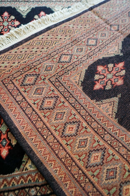 パキスタン手織り絨毯 181×121cm　