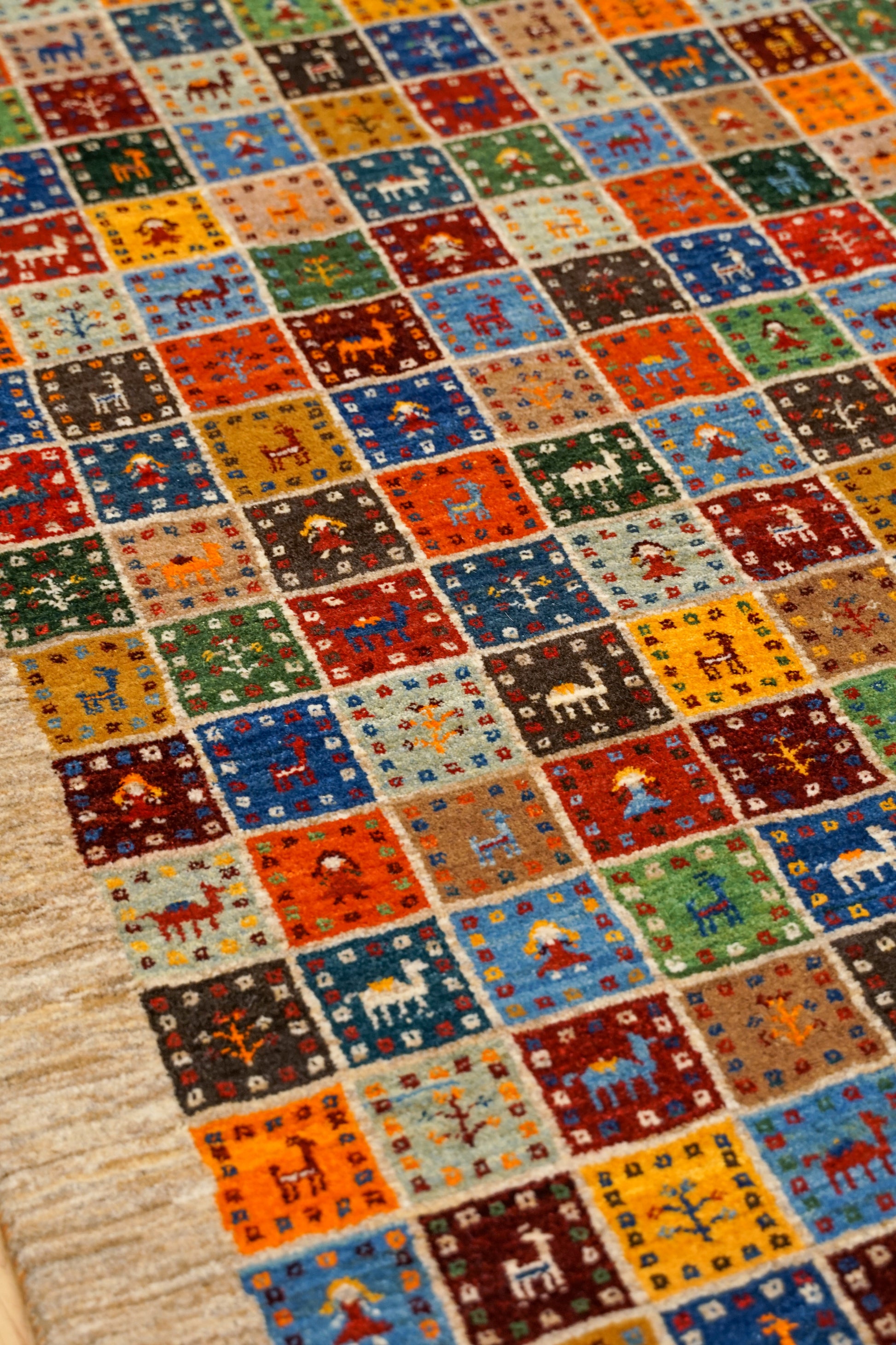  ペルシャ絨毯 手織りカシュクリギャッベ 188×118cm リズバフト