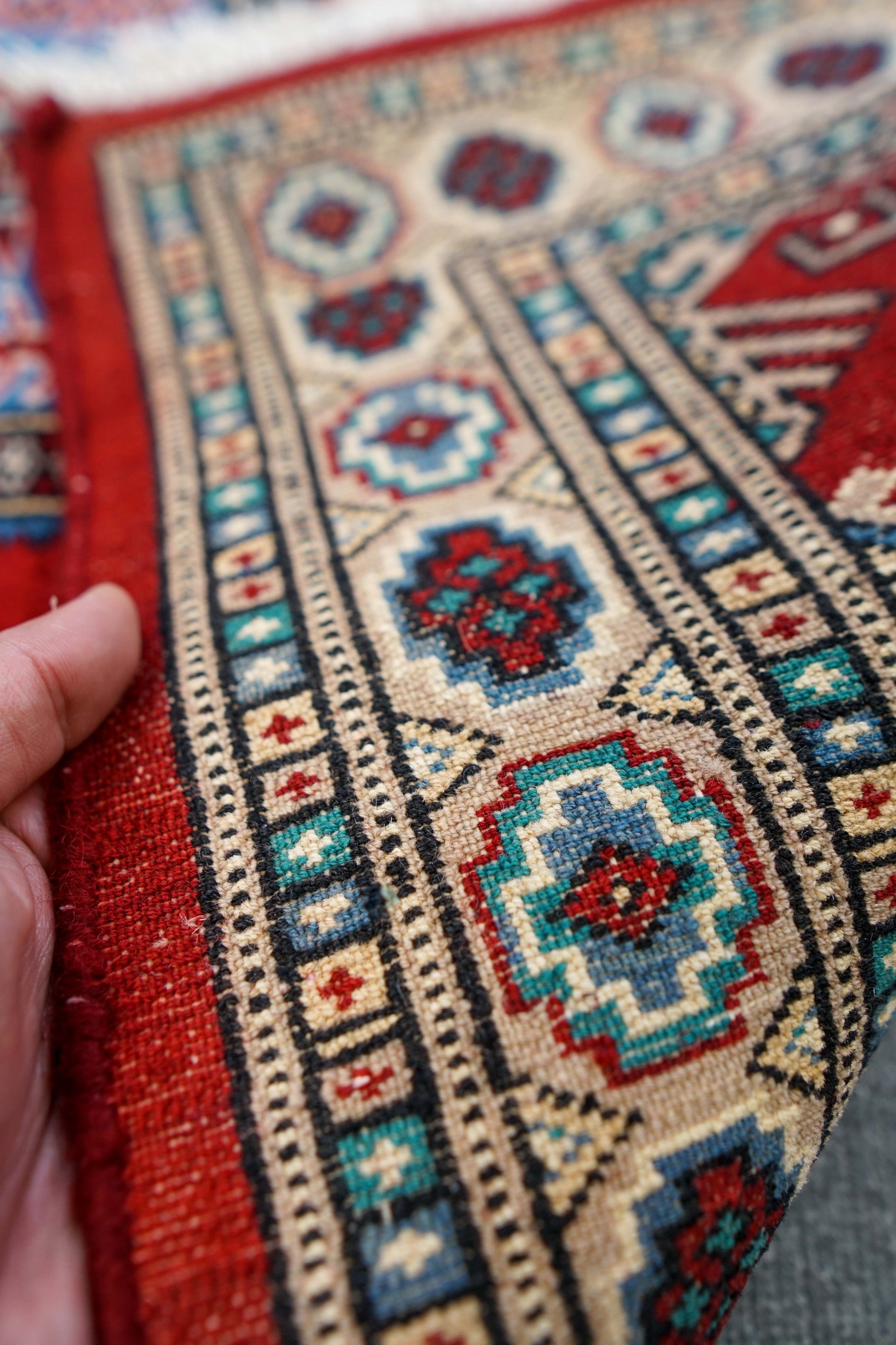  パキスタン手織り絨毯 129×78cm