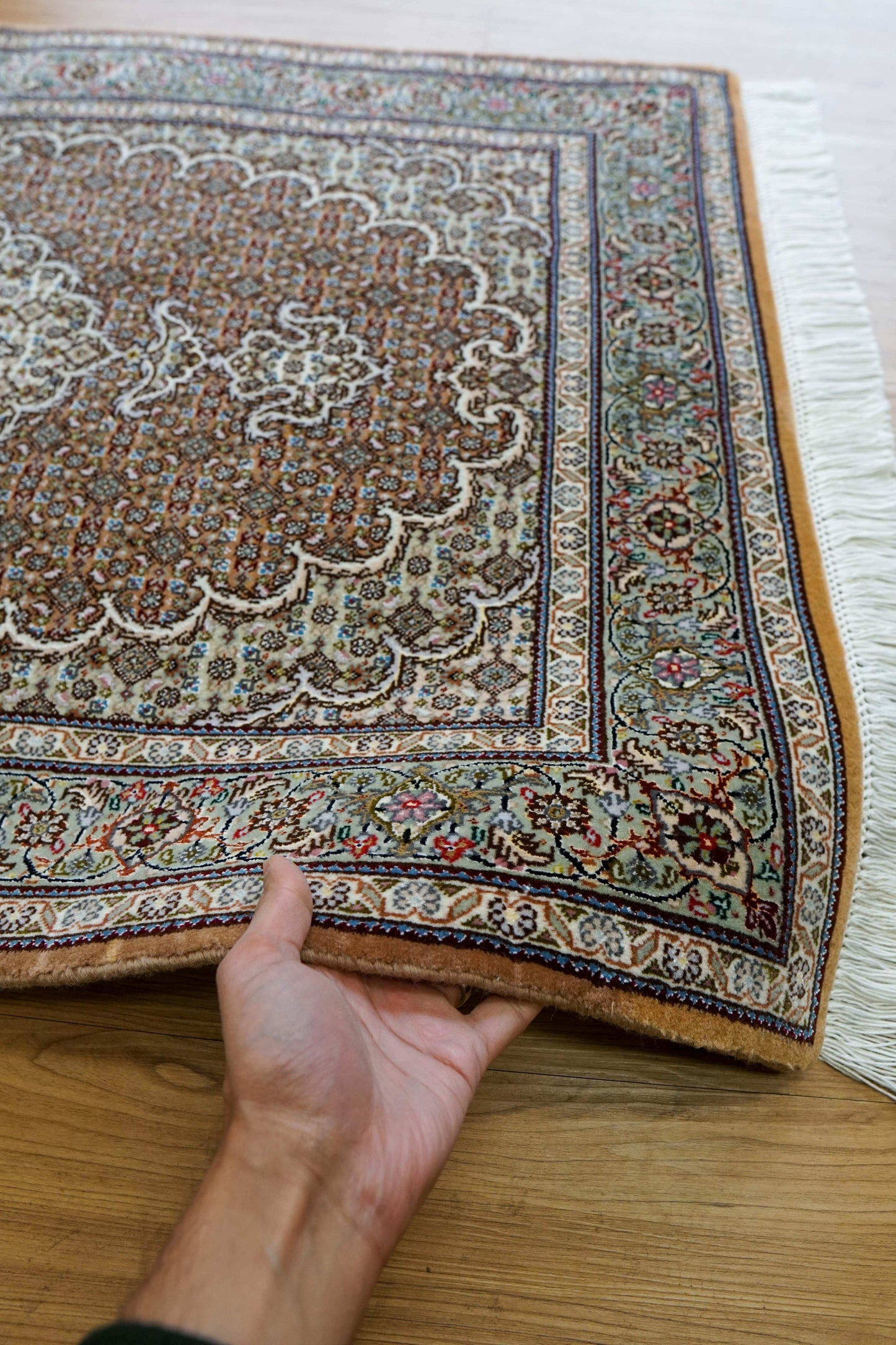  ペルシャ手織り絨毯 タブリーズ産　50RAJ  127×85cm