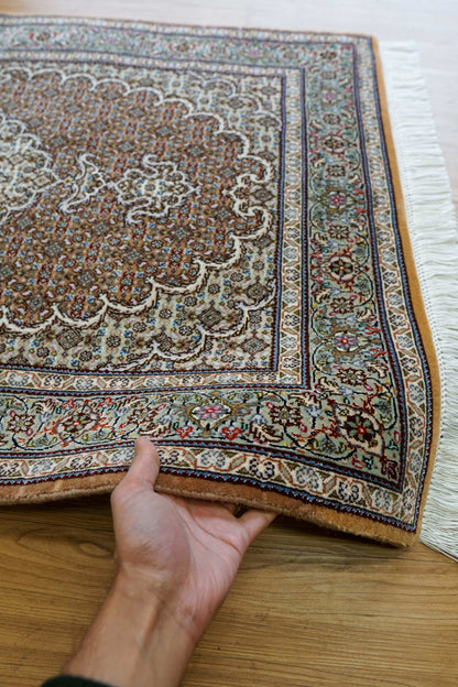  ペルシャ手織り絨毯 タブリーズ産　50RAJ  127×85cm