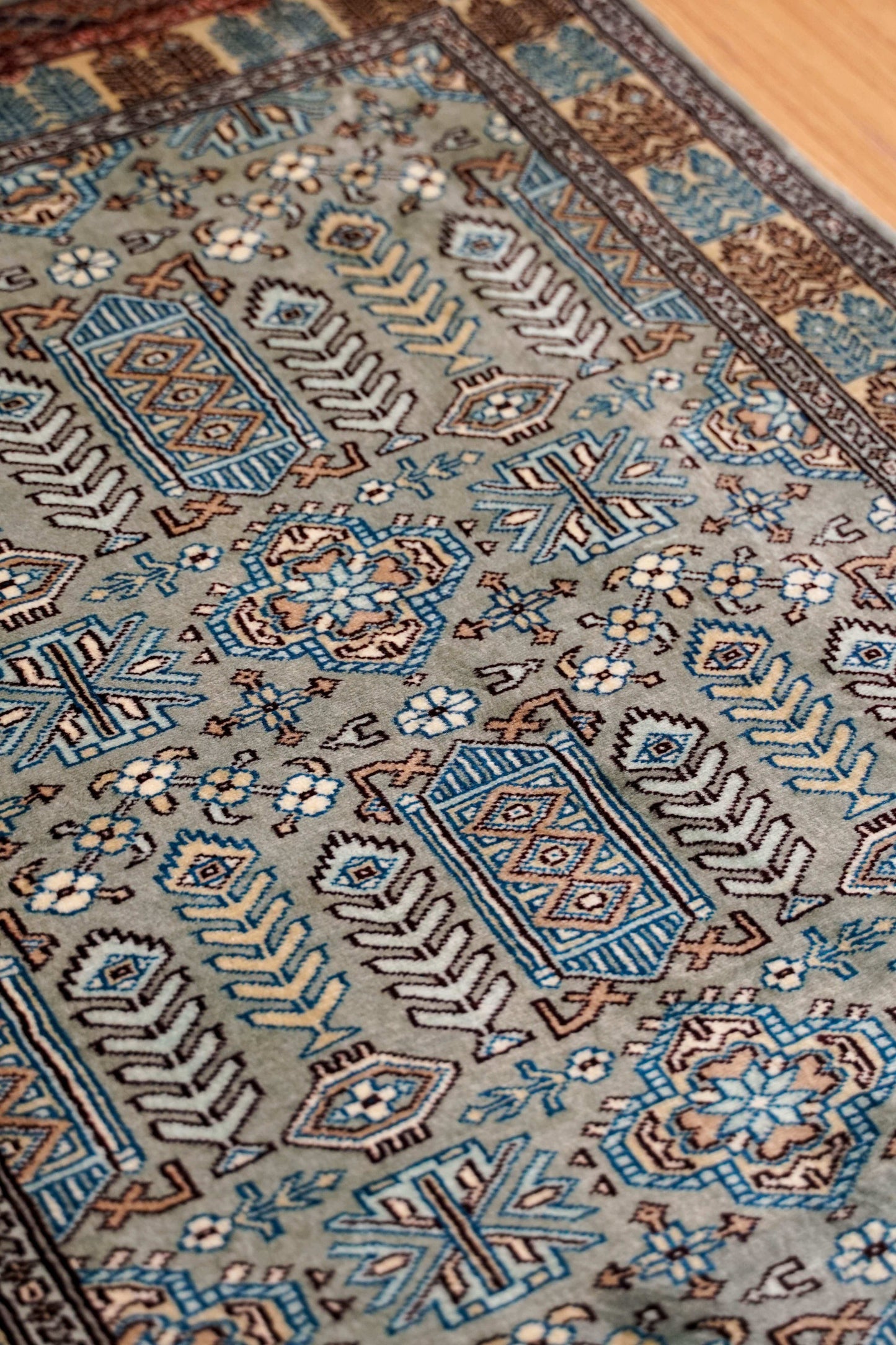  123×81cm パキスタン手織り絨毯