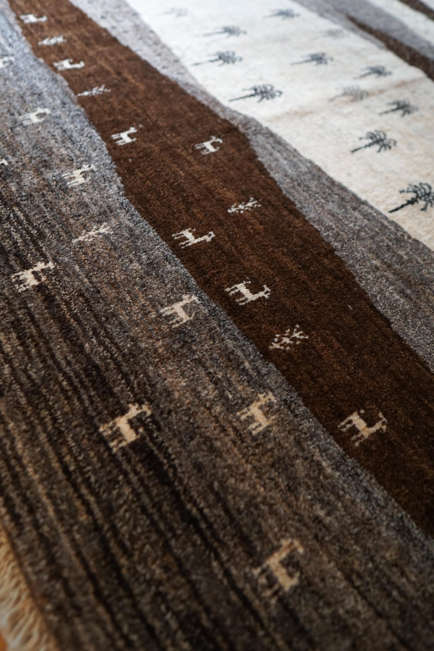  200×159cm ペルシャ絨毯 手織りギャッベアマレ族ギャベ