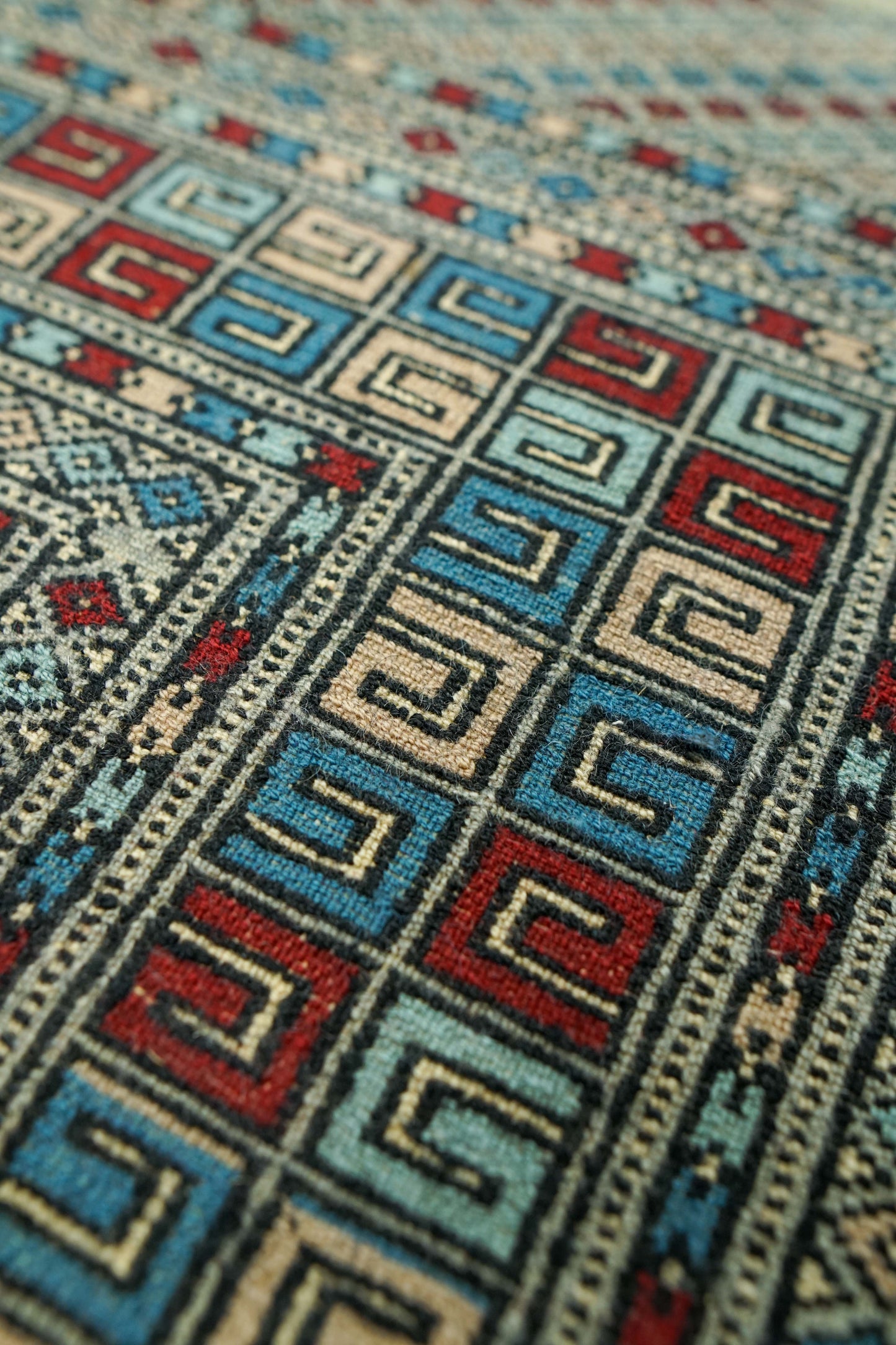  パキスタン手織り絨毯 238×163cm｜メリノウール使用 グレー 幾何学デザイン