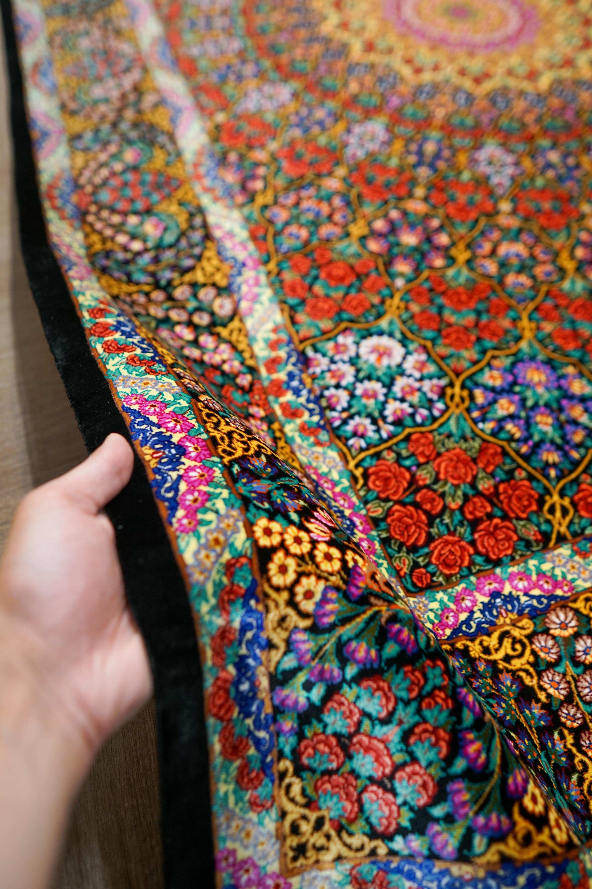  手織りペルシャ絨毯 クム産 アバーシ工房 201×131cm シルク100％ 花文様