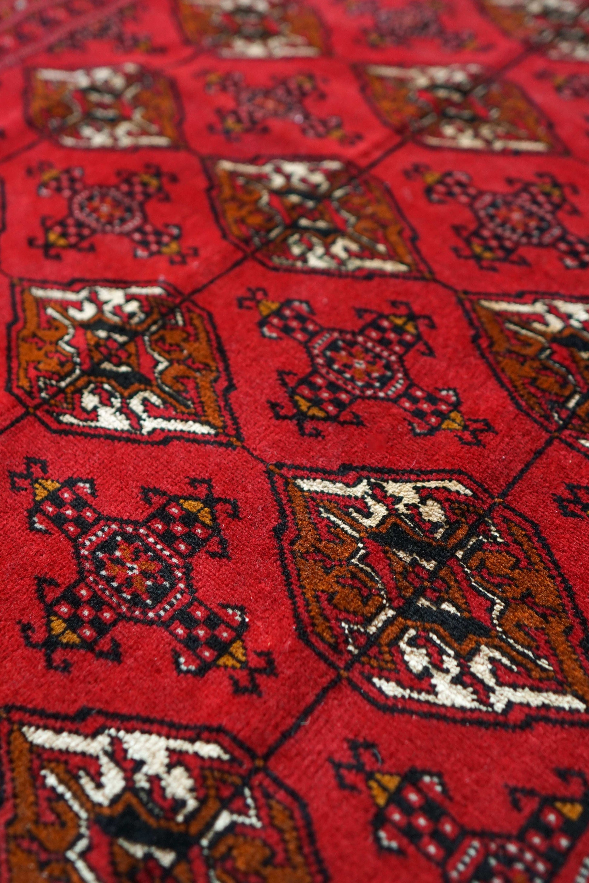 192×126cm　トルクメン ボハラ手織り絨毯