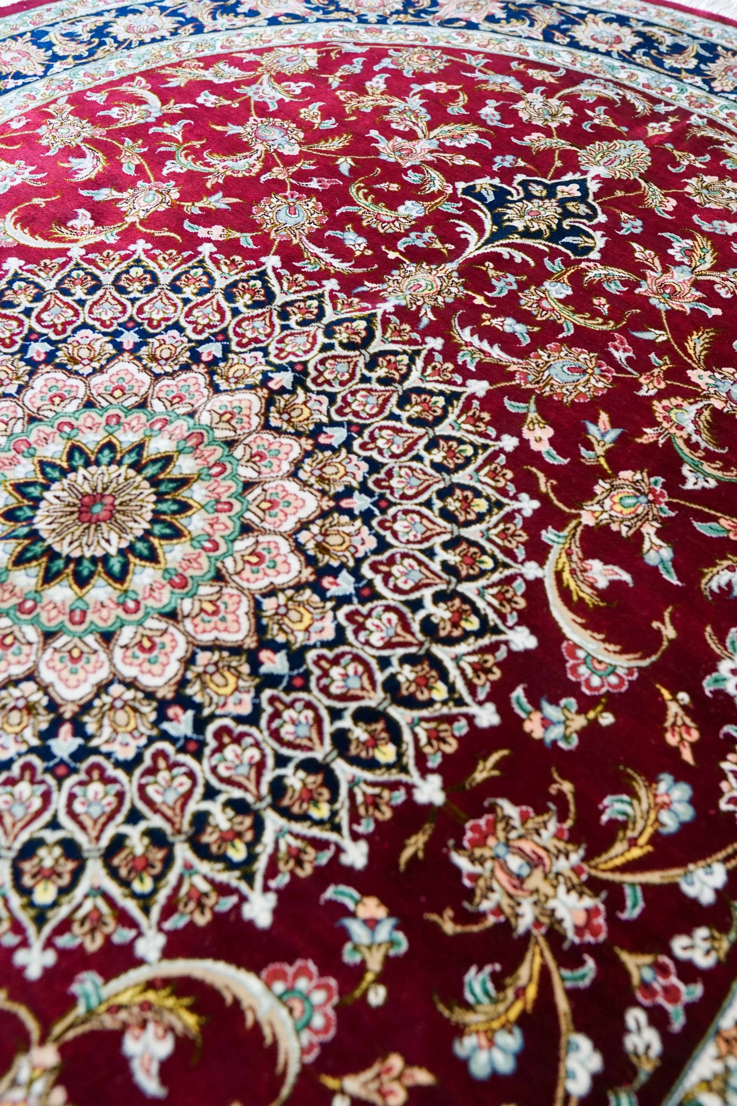  ペルシャ絨毯 クム産 シルク100% 手織りラグ 147×98cm｜モハマディ房 オーバルデザイン 高密度シルク絨毯