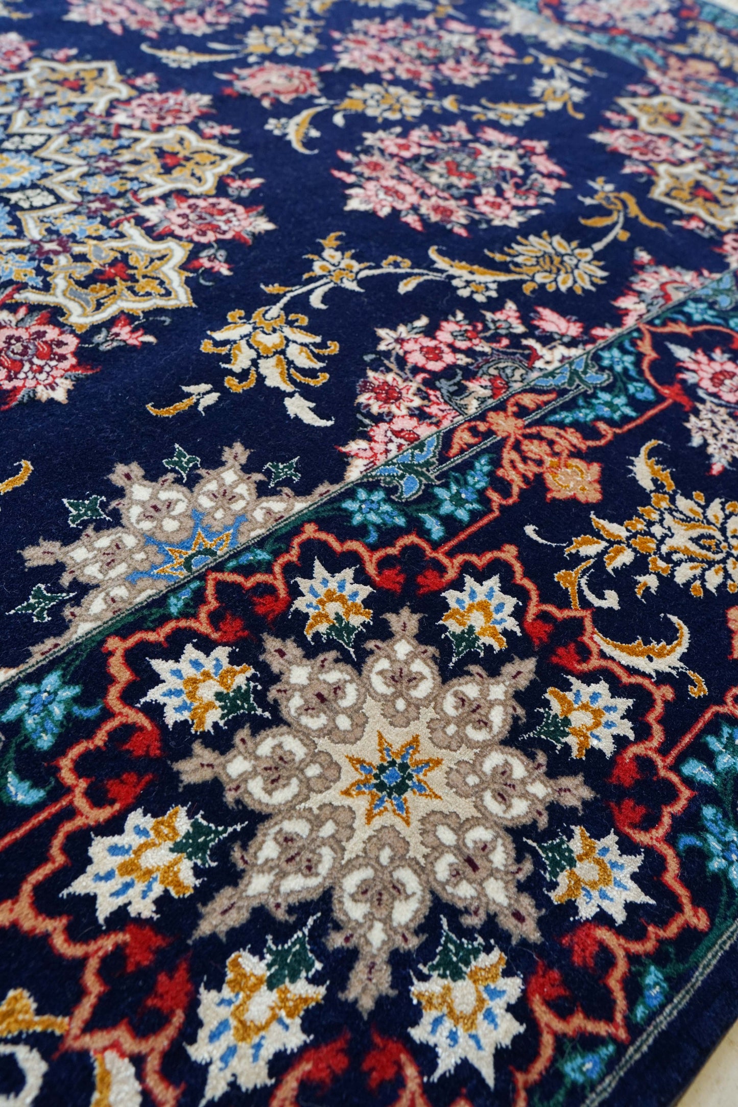  ペルシャ絨毯 イスファハン産 モメニ工房 200×130cm