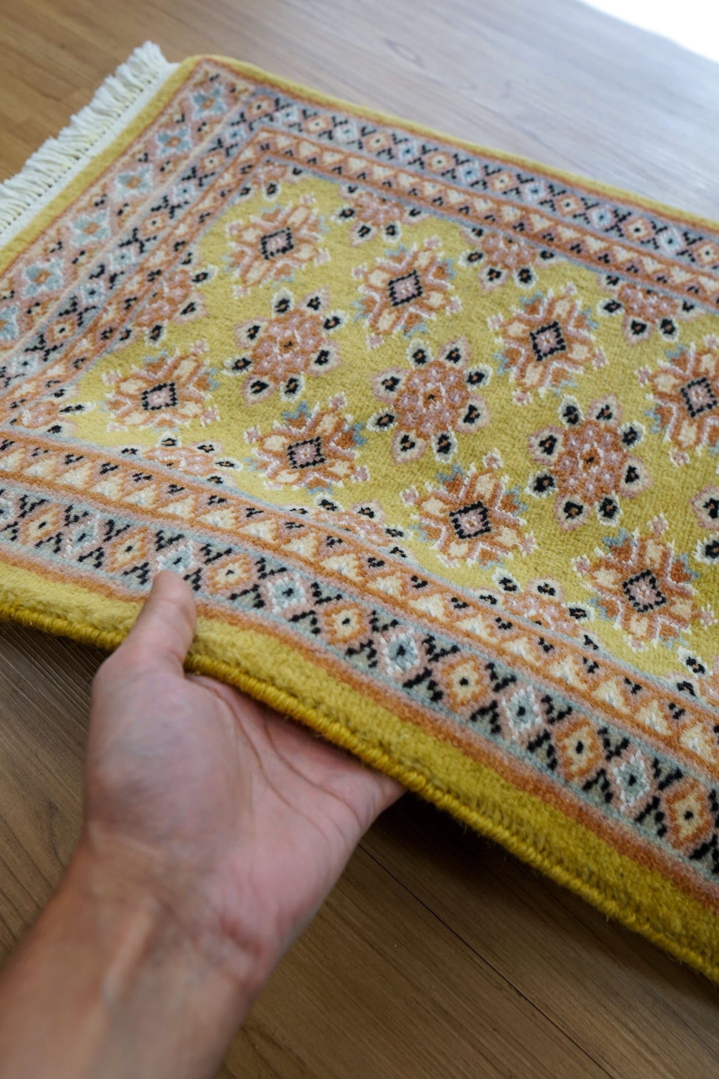  パキスタン手織り絨毯 62×47cm