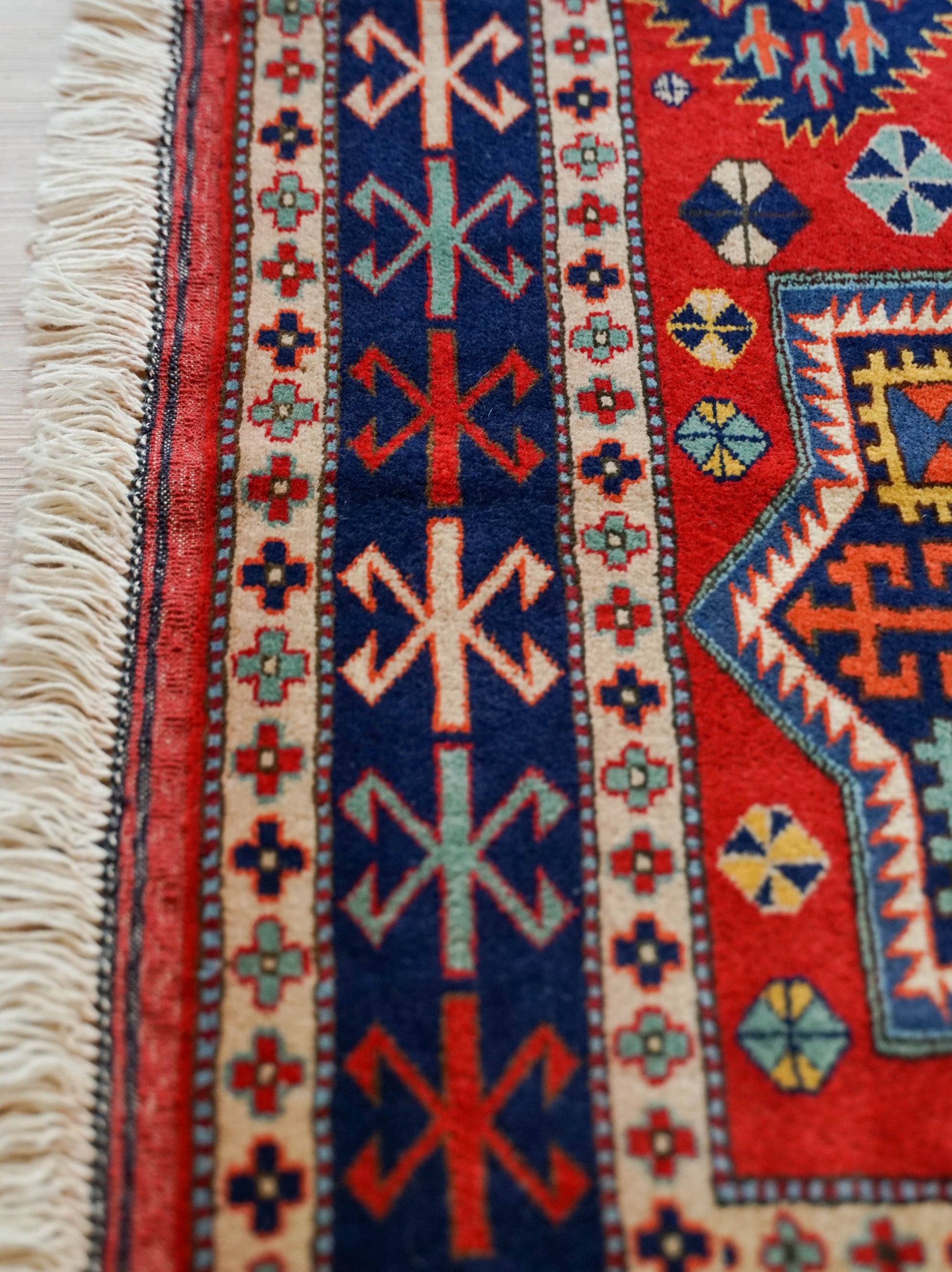  197×154cm 手織りペルシャ絨毯 トライバルラグ