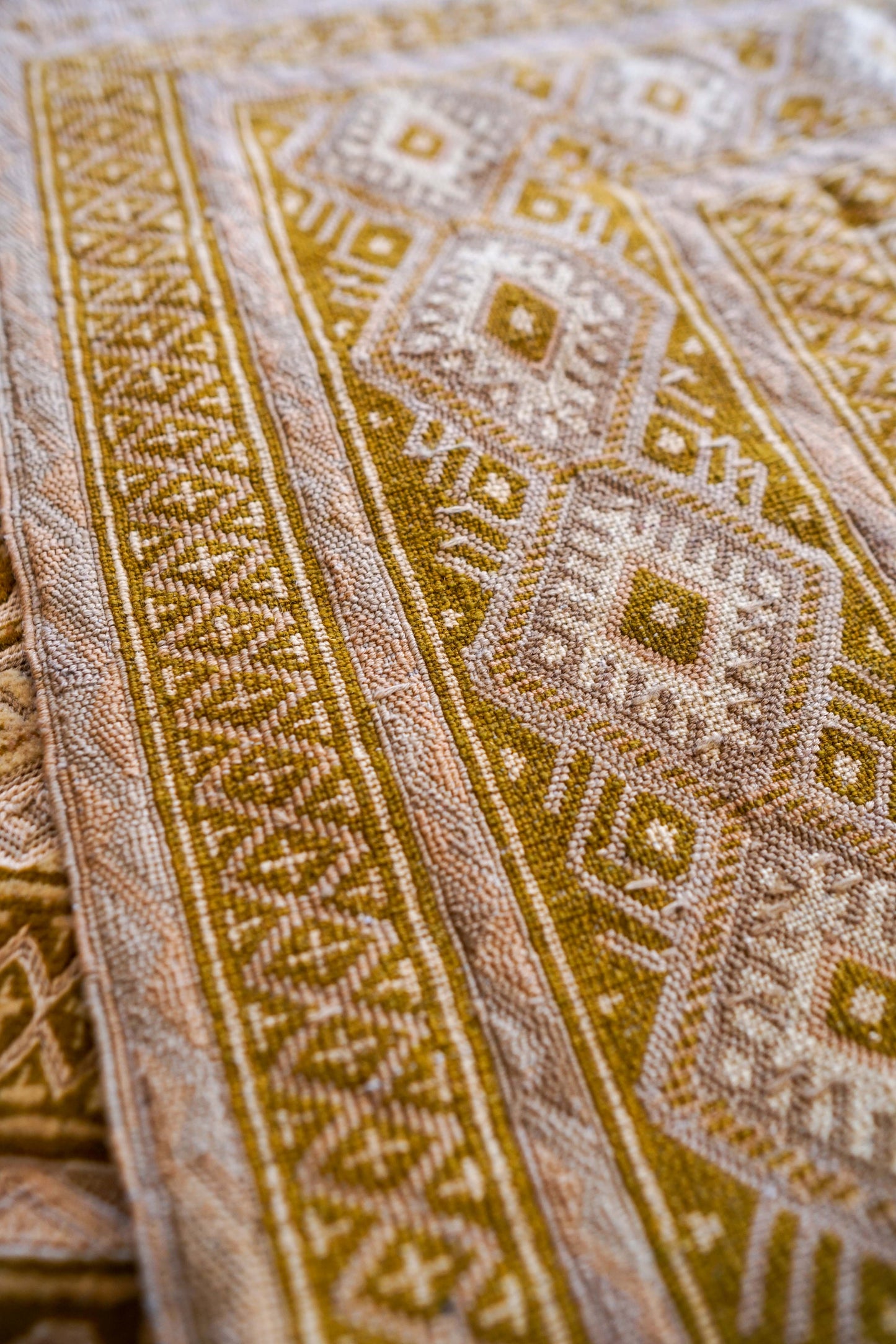  アフガニスタン 手織りマシュワニキリム 160×108cmファインクオリティ 緻密織りトライバルラグ