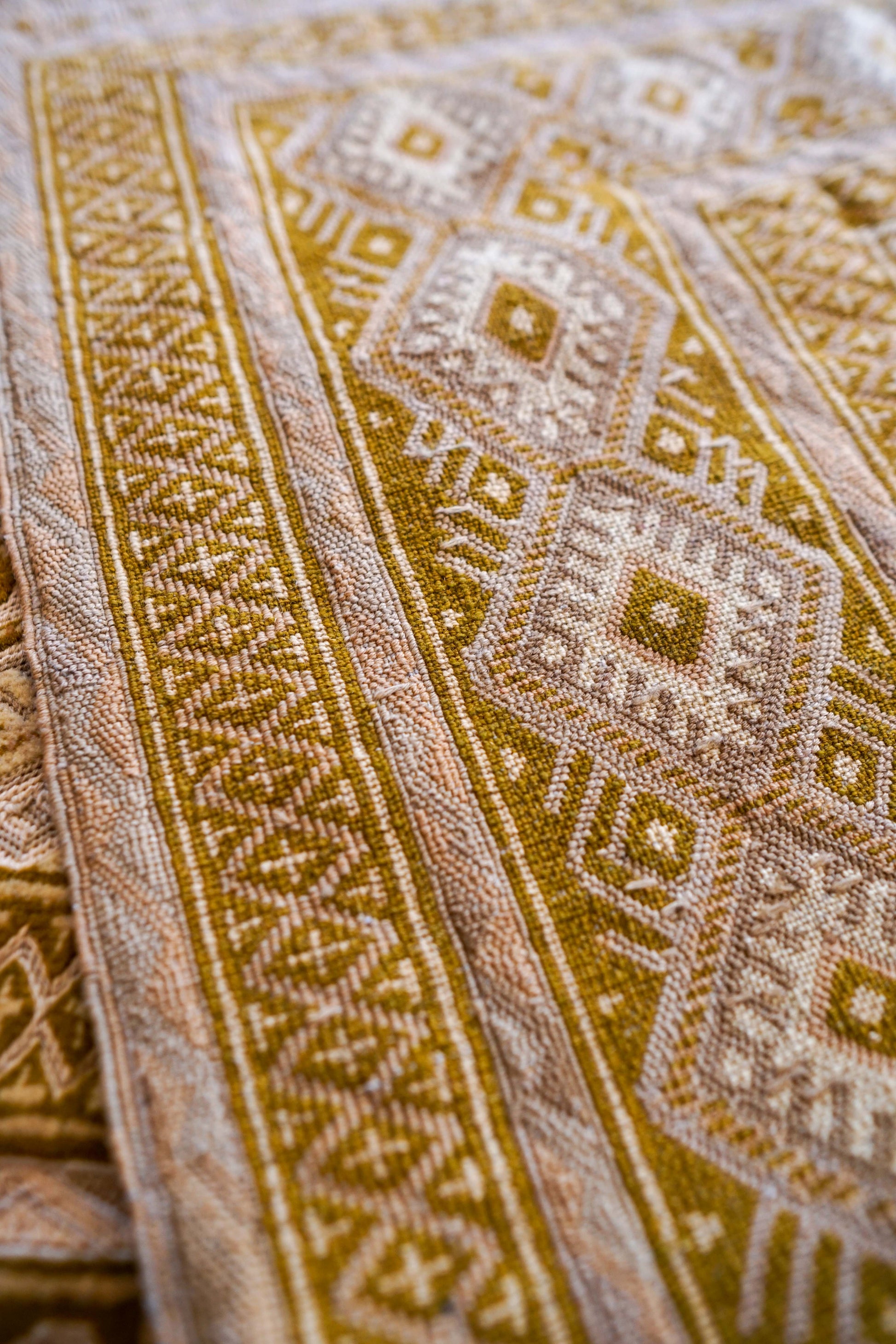  アフガニスタン 手織りマシュワニキリム 160×108cmファインクオリティ 緻密織りトライバルラグ