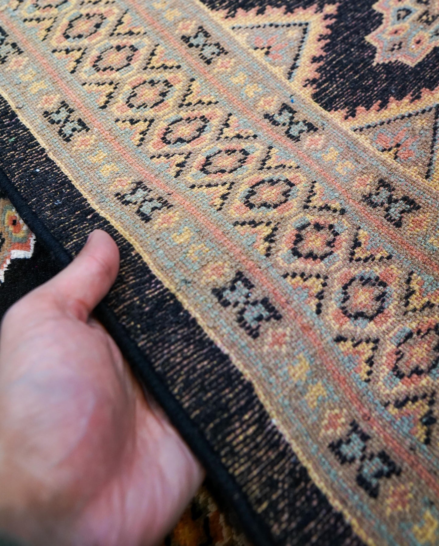  パキスタン手織り絨毯 185×120cm