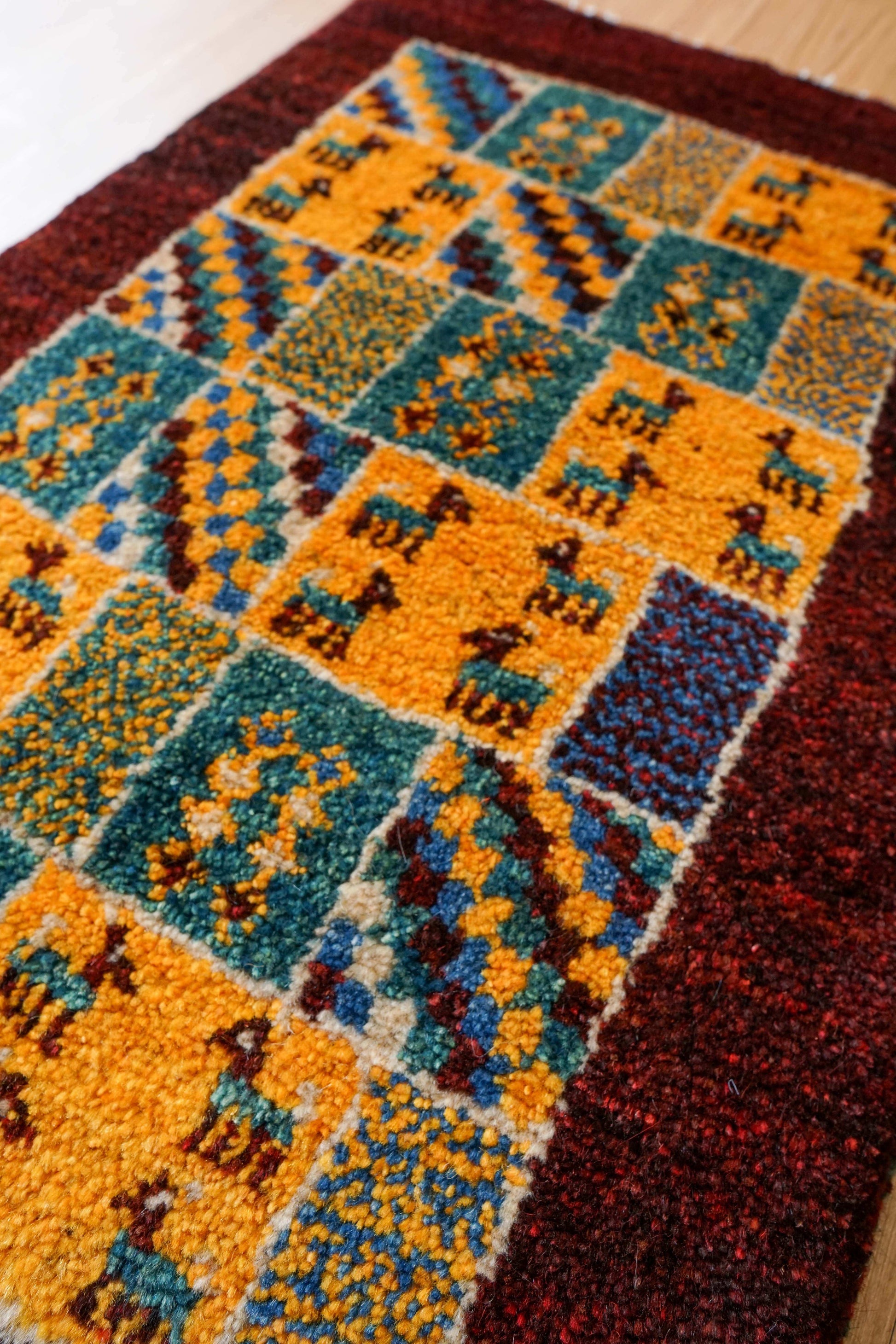  ペルシャ絨毯 手織りギャッベ アマレ族 ギャベ 81×51cm