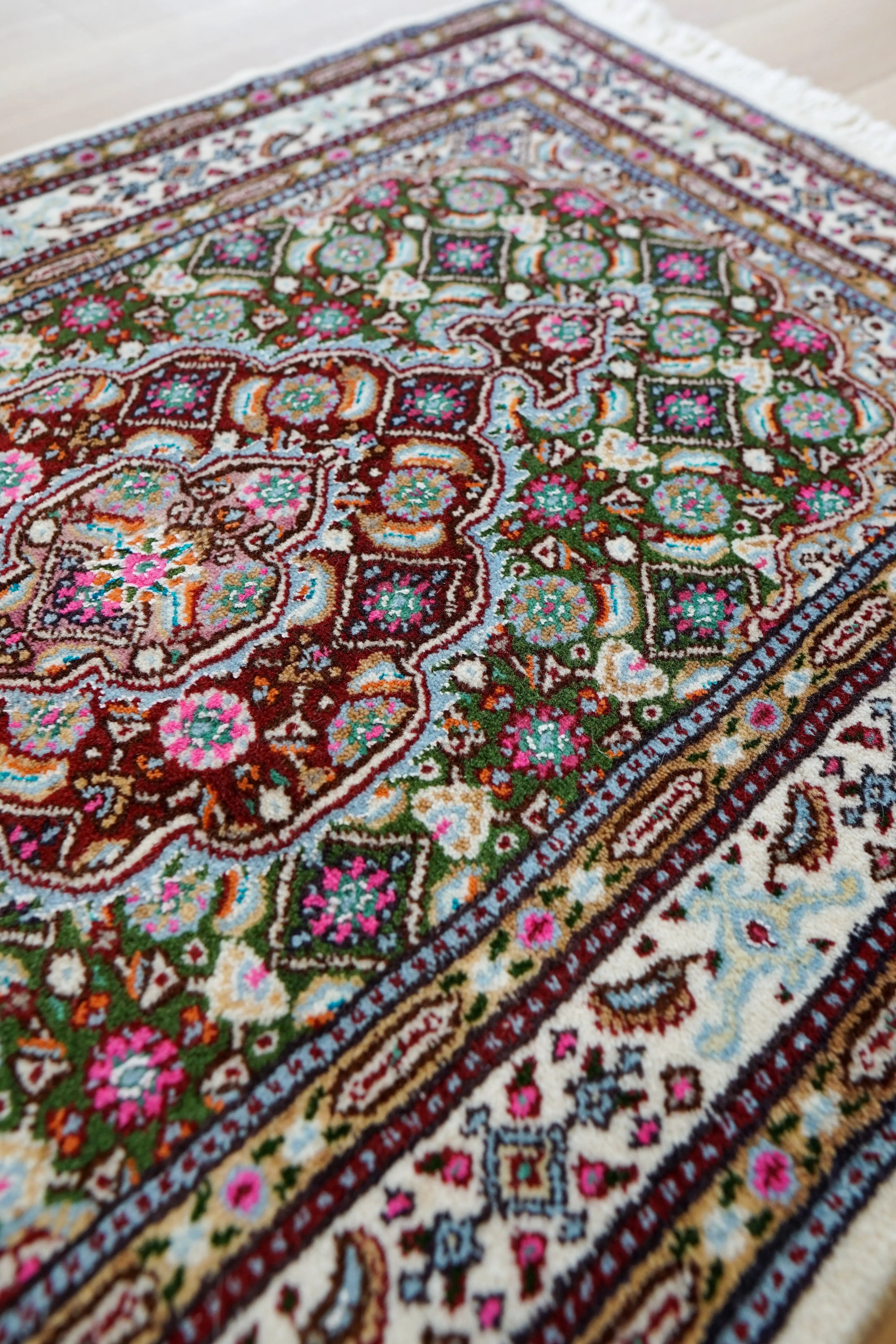 ペルシャ 手織り絨毯 ムード産 高級ウール使用 伝統幾何学模様と職人技