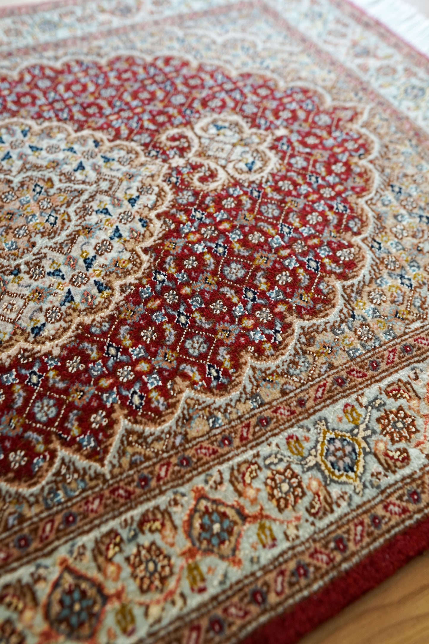  88×61cm　ペルシャ絨毯 タブリーズ産　50RAJ