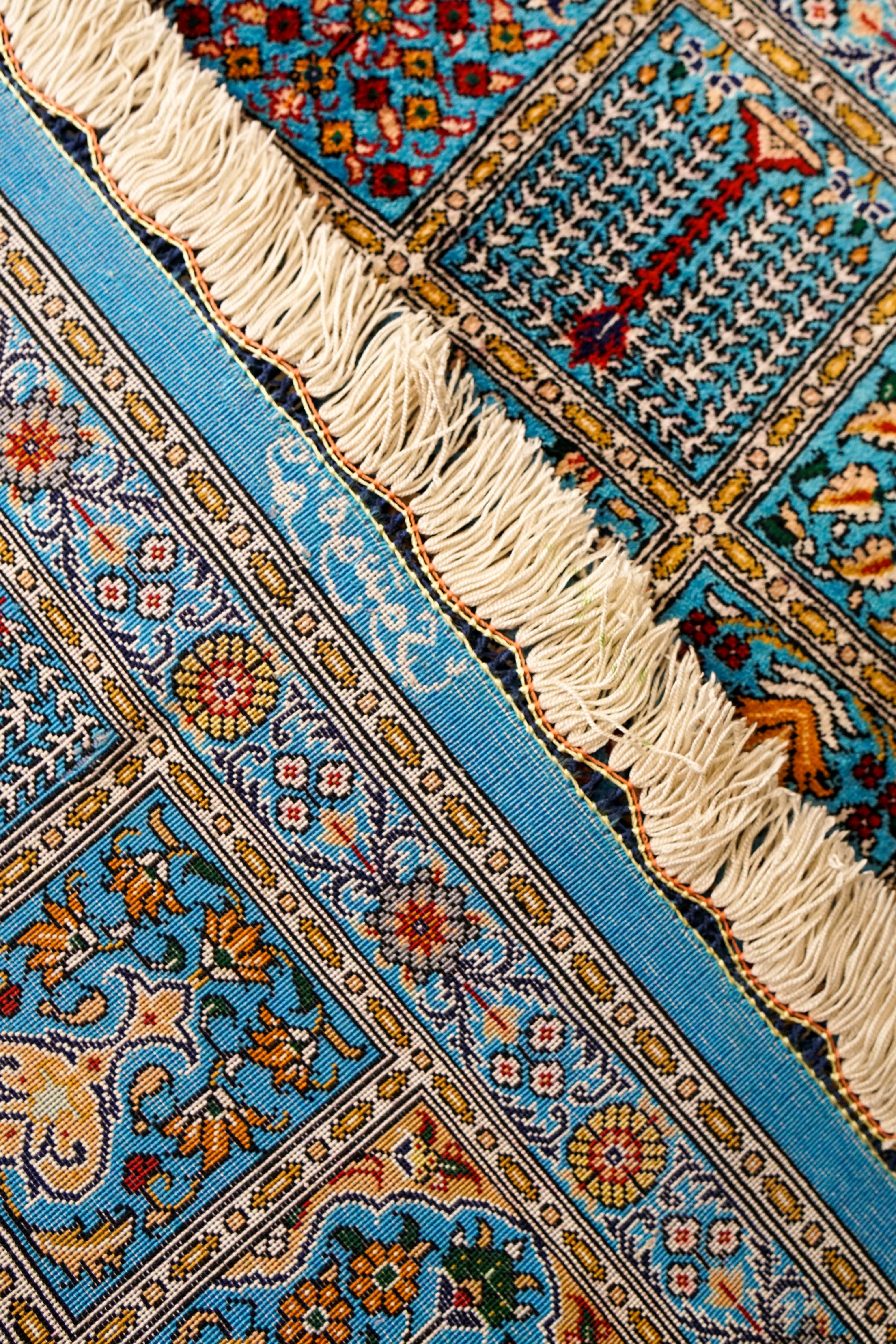 ペルシャ絨毯 クム産 モスサビ房 シルク 89×56cm – Decorworks