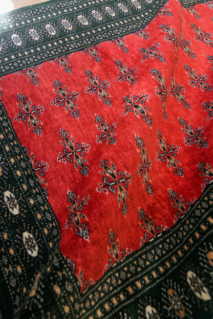  パキスタン手織り絨毯 143×92cm｜バタフライ文様・お守りモチーフのボーダー 高密度ウール