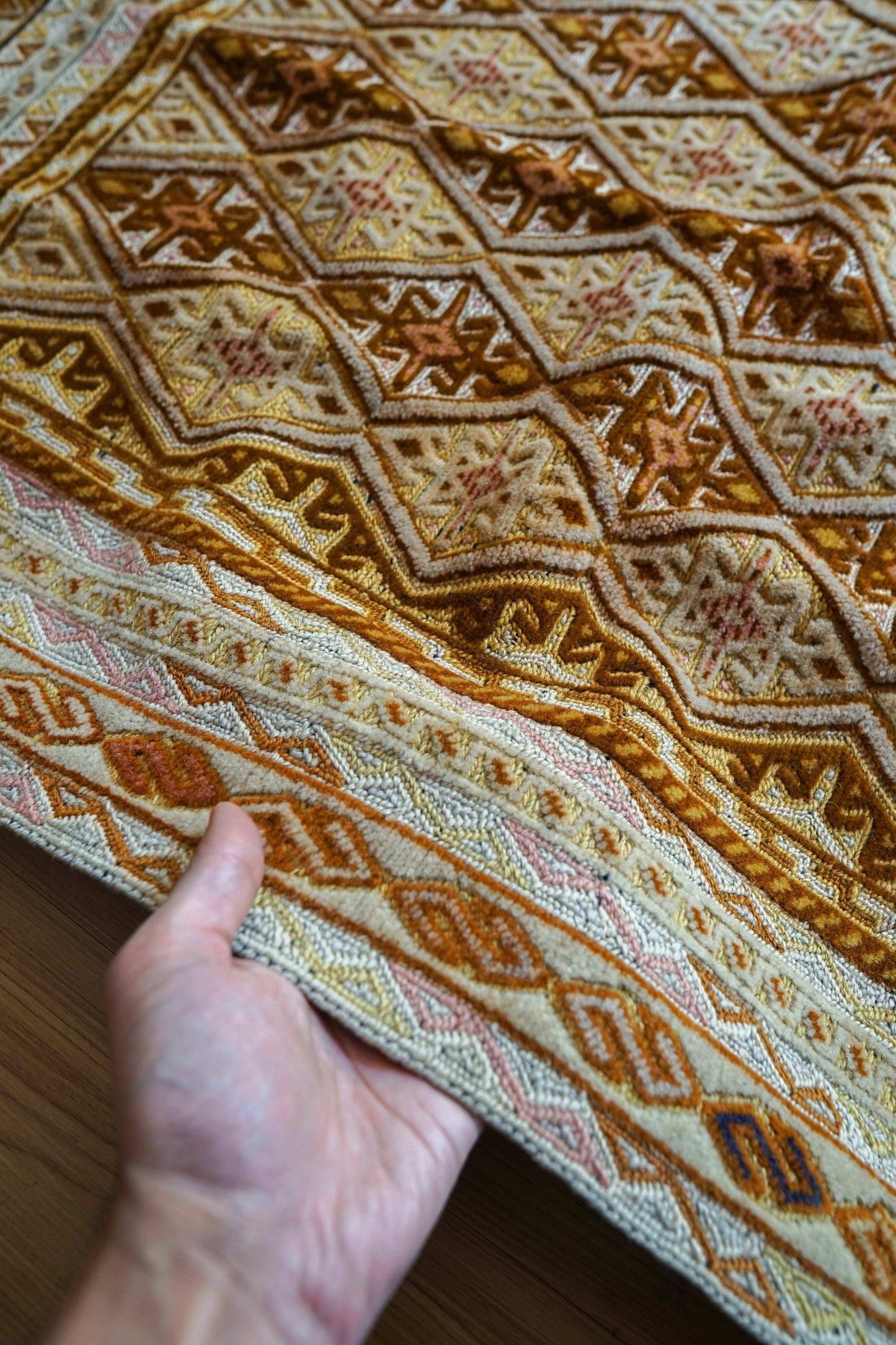  手織りマシュワニキリム  トライバルラグ 115×76cm