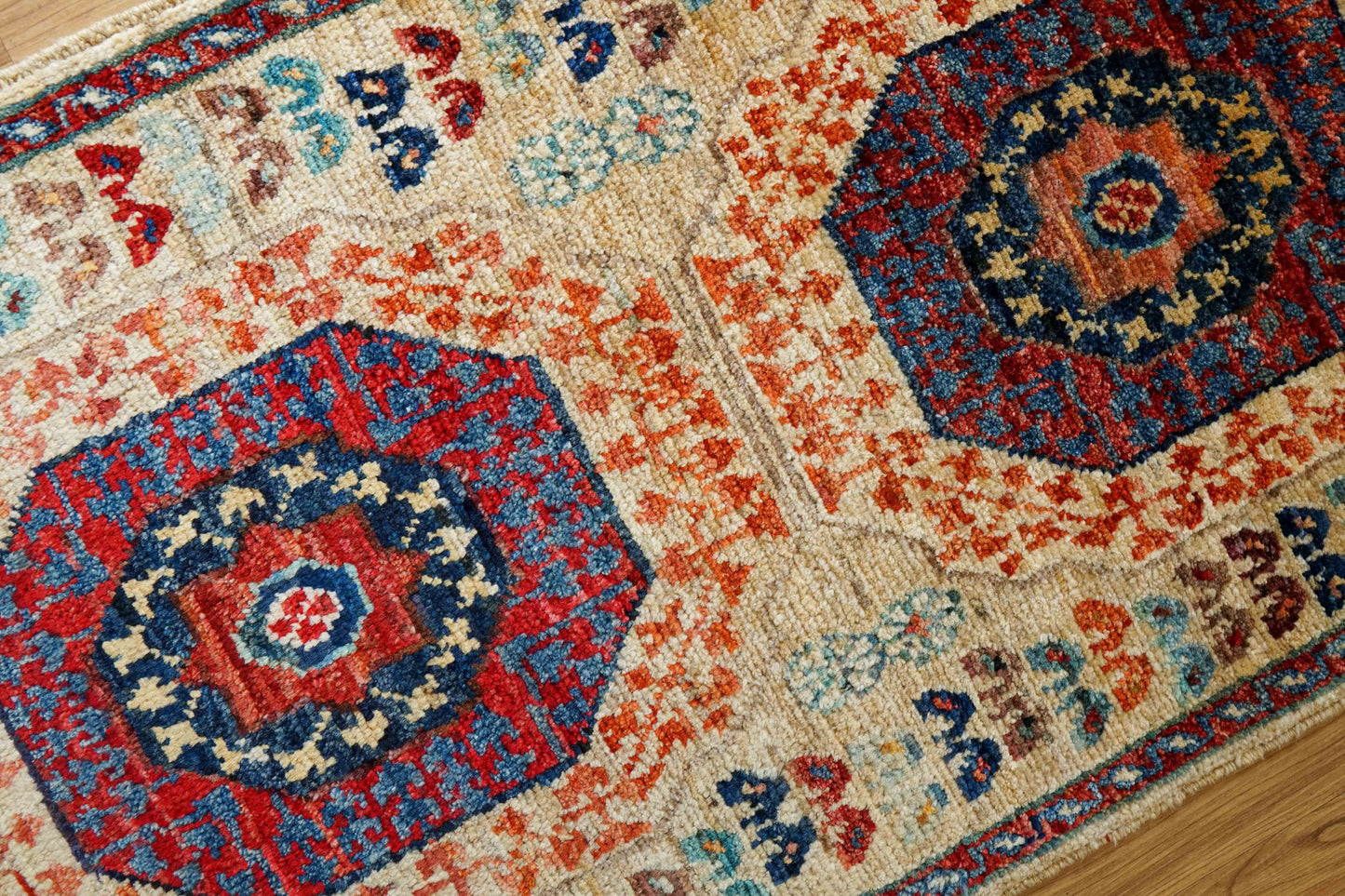  アフガン ガズニー手織り絨毯 ベージュ×レッド 92×56cm